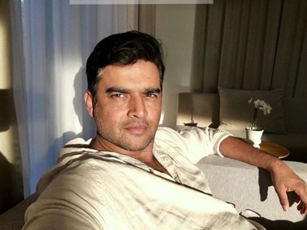 <p>அந்த வகையில், நடிகர் மாதவன் நடித்த "எவனோ ஒருவன்" படத்தை இயக்கிய இயக்குனர்,உடல் நல குறைவு காரணமாக மருத்துவமனையில் சிகிச்சை பெற்று வந்த நிலையில், சிகிச்சை பலனின்றி உயிரிழந்தார் என்று வெளியான தகவல் தற்போது வதந்தி என தெரியவந்துள்ளது..</p> <p>அந்த வகையில், நடிகர் மாதவன் நடித்த "எவனோ ஒருவன்" படத்தை இயக்கிய இயக்குனர்,உடல் நல குறைவு காரணமாக மருத்துவமனையில் சிகிச்சை பெற்று வந்த நிலையில், சிகிச்சை பலனின்றி உயிரிழந்தார் என்று வெளியான தகவல் தற்போது வதந்தி என தெரியவந்துள்ளது..</p>