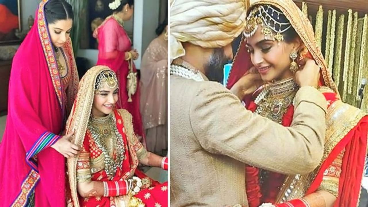 <p>శ్రీదేవి మరణించిన తరువాత వెంటనే సోనమ్ కపూర్ తన పెళ్లి పనులు ప్రారంభించింది. అయితే ఈ విషయాన్ని కప్పిపుచ్చేందుకు కపూర్ ఫ్యామిలీ చాలా ప్రయత్నించిందన్న వార్తలు కూడా వినిపించాయి.</p> <p>శ్రీదేవి మరణించిన తరువాత వెంటనే సోనమ్ కపూర్ తన పెళ్లి పనులు ప్రారంభించింది. అయితే ఈ విషయాన్ని కప్పిపుచ్చేందుకు కపూర్ ఫ్యామిలీ చాలా ప్రయత్నించిందన్న వార్తలు కూడా వినిపించాయి.</p>