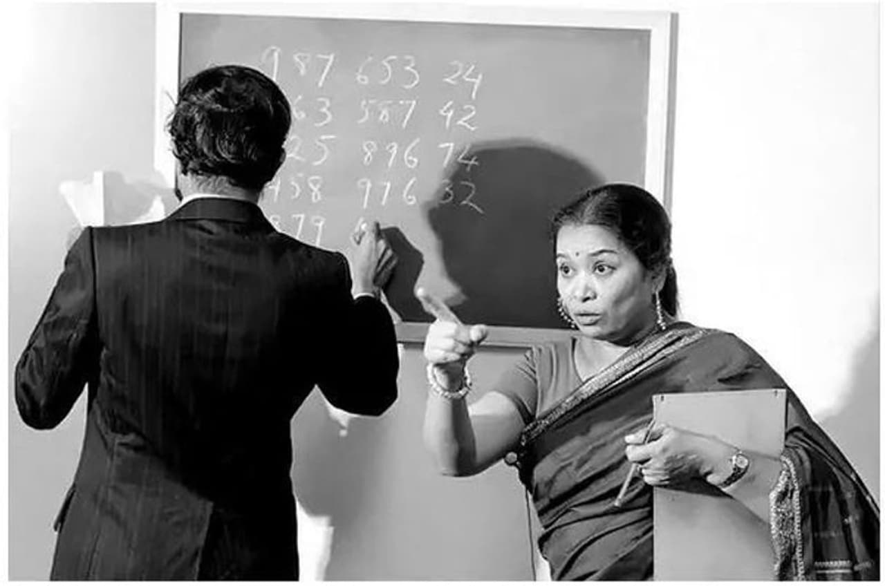 <p>ಶಕುಂತಳಾದೇವಿ ಭಾರತದ ಪ್ರಖ್ಯಾತ ನಿಮೋನಿಸ್ಟ್ ಆಗಿದ್ದು, ದೊಡ್ಡ ದೊಡ್ಡ ಸಂಖ್ಯೆಗಳು, ದಿನ, ಹೆಸರುಗಳನ್ನು ಸುಲಭವಾಗಿ ನೆನಪಿನಲ್ಲಿಟ್ಟುಕೊಳ್ಳಬಲ್ಲವರಾಗಿದ್ದರು. ದೊಡ್ಡ ದೊಡ್ಡ ಕ್ಲಿಷ್ಟಕರ ಗಣಿತದ ಲೆಕ್ಕಗಳನ್ನು ಕ್ಷಣಾರ್ಧದಲ್ಲಿ ಮಾಡಬಲ್ಲವರಾಗಿದ್ದರು. ಅವರ ಕಾಲದ ಕಂಪ್ಯೂಟರ್ಗಿಂತ ವೇಗವಾಗಿ ಗಣಿತದ ಲೆಕ್ಕಗಳನ್ನು ಮಾಡುತ್ತಿದ್ದ ಕಾರಣ ಅವರಿಗೆ ಮಾನವ ಕಂಪ್ಯೂಟರ್ ಎಂದೇ ಹೆಸರು ಬಂದಿತು. </p> <p>ಶಕುಂತಳಾದೇವಿ ಭಾರತದ ಪ್ರಖ್ಯಾತ ನಿಮೋನಿಸ್ಟ್ ಆಗಿದ್ದು, ದೊಡ್ಡ ದೊಡ್ಡ ಸಂಖ್ಯೆಗಳು, ದಿನ, ಹೆಸರುಗಳನ್ನು ಸುಲಭವಾಗಿ ನೆನಪಿನಲ್ಲಿಟ್ಟುಕೊಳ್ಳಬಲ್ಲವರಾಗಿದ್ದರು. ದೊಡ್ಡ ದೊಡ್ಡ ಕ್ಲಿಷ್ಟಕರ ಗಣಿತದ ಲೆಕ್ಕಗಳನ್ನು ಕ್ಷಣಾರ್ಧದಲ್ಲಿ ಮಾಡಬಲ್ಲವರಾಗಿದ್ದರು. ಅವರ ಕಾಲದ ಕಂಪ್ಯೂಟರ್ಗಿಂತ ವೇಗವಾಗಿ ಗಣಿತದ ಲೆಕ್ಕಗಳನ್ನು ಮಾಡುತ್ತಿದ್ದ ಕಾರಣ ಅವರಿಗೆ ಮಾನವ ಕಂಪ್ಯೂಟರ್ ಎಂದೇ ಹೆಸರು ಬಂದಿತು. </p>