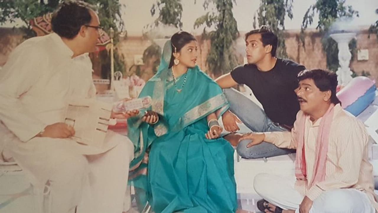 <p>'ಹಮ್ ಅಪ್ಕೆ ಹೈ ಕೌನ್' ಆಗಸ್ಟ್ 5, 1994 ರಂದು ಬಿಡುಗಡೆಯಾಯದ . ಸೂರಜ್ ಬರ್ಜತ್ಯ ನಿರ್ದೇಶನದ ಈ ಚಿತ್ರದಲ್ಲಿ ಸಲ್ಮಾನ್ ಖಾನ್, ಮಾಧುರಿ ದೀಕ್ಷಿತ್ ಜೊತೆಗೆ ಮೋಹನೀಶ್ ಬಹಲ್, ರೇಣುಕಾ ಶಹಾನೆ, ಅನುಪಮ್ ಖೇರ್, ಅಲೋಕ್ ನಾಥ್, ರೀಮಾ ಲಗೂ ಮತ್ತು ಲಕ್ಷ್ಮೀಕಾಂತ್ ಬರ್ಡೆ ನಟಿಸಿದ್ದಾರೆ.</p> <p>'ಹಮ್ ಅಪ್ಕೆ ಹೈ ಕೌನ್' ಆಗಸ್ಟ್ 5, 1994 ರಂದು ಬಿಡುಗಡೆಯಾಯದ . ಸೂರಜ್ ಬರ್ಜತ್ಯ ನಿರ್ದೇಶನದ ಈ ಚಿತ್ರದಲ್ಲಿ ಸಲ್ಮಾನ್ ಖಾನ್, ಮಾಧುರಿ ದೀಕ್ಷಿತ್ ಜೊತೆಗೆ ಮೋಹನೀಶ್ ಬಹಲ್, ರೇಣುಕಾ ಶಹಾನೆ, ಅನುಪಮ್ ಖೇರ್, ಅಲೋಕ್ ನಾಥ್, ರೀಮಾ ಲಗೂ ಮತ್ತು ಲಕ್ಷ್ಮೀಕಾಂತ್ ಬರ್ಡೆ ನಟಿಸಿದ್ದಾರೆ.</p>