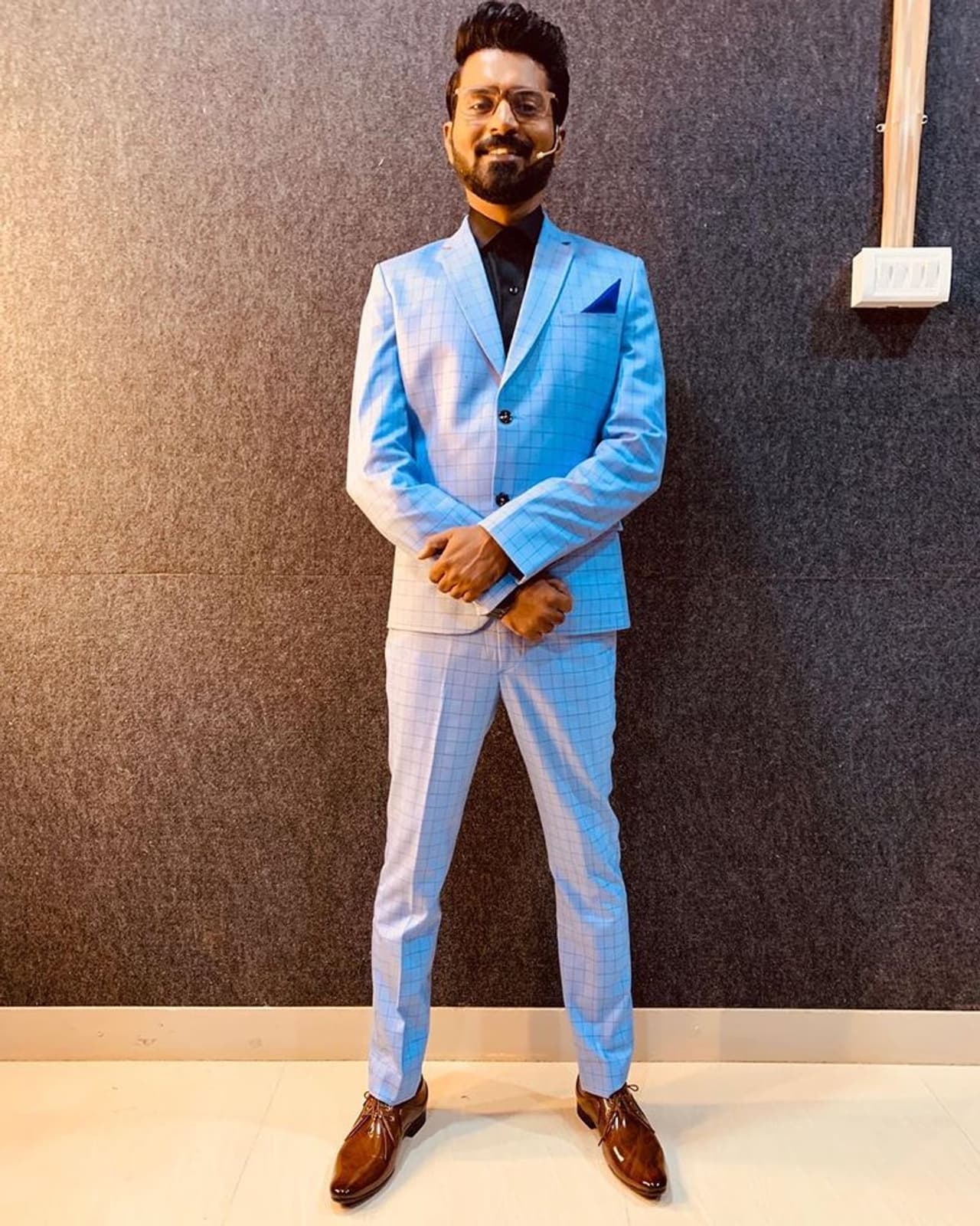 <p>டிப் டாப் ஆஹ் உடை அணிந்து வேற லெவல் போஸ் கொடுக்கும் மாகாபா ஆனந்த் </p> <p>டிப் டாப் ஆஹ் உடை அணிந்து வேற லெவல் போஸ் கொடுக்கும் மாகாபா ஆனந்த் </p>