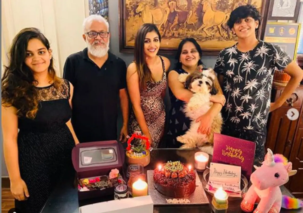 <p>ಬಿಗ್‌ಬಾಸ್‌ ಸೀಸನ್ 2ನ ಯಷಿಕಾ ಆನಂದ್ ತಮ್ಮ 21ನೇ ಬರ್ತ್‌ ಡೇ ಆಚರಿಸಿಕೊಂಡಿದ್ದಾರೆ.</p>