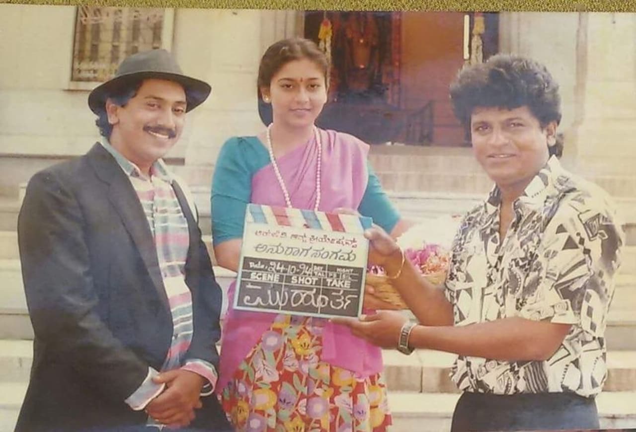 <p>திரையுலகைப் பொறுத்தவரை குஷ்பு, ஸ்ரீதேவி போல் டாப்பில் இருக்கும் போதே திருமணம் செய்து கொண்டு செட்டில் ஆகும் நடிகைகளும் உண்டு, நம்ம த்ரிஷா, நயன்தாரா மாதிரி கலை வாழ்க்கைக்காக கல்யாண வாழ்க்கையை தள்ளி வைப்பவர்களும் உண்டு. </p> <p>திரையுலகைப் பொறுத்தவரை குஷ்பு, ஸ்ரீதேவி போல் டாப்பில் இருக்கும் போதே திருமணம் செய்து கொண்டு செட்டில் ஆகும் நடிகைகளும் உண்டு, நம்ம த்ரிஷா, நயன்தாரா மாதிரி கலை வாழ்க்கைக்காக கல்யாண வாழ்க்கையை தள்ளி வைப்பவர்களும் உண்டு. </p>