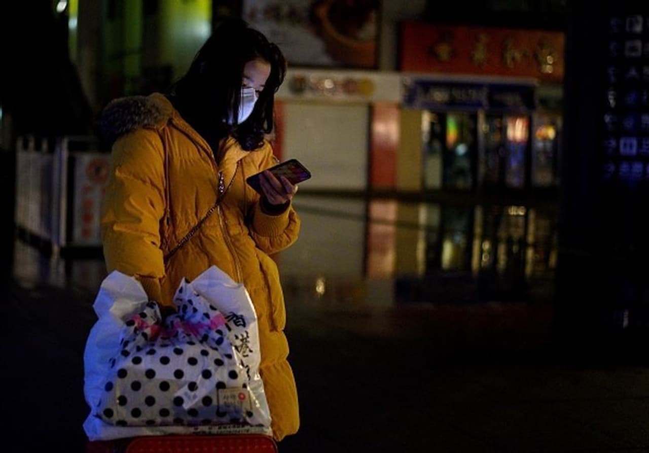 <p>ನೂರು ರೋಗಿಗಳ ಮೇಲೆ ನಡೆದ ಸಮೀಕ್ಷೆ: ಆಸ್ಪತ್ರೆಗಳ ICU ನಿರ್ದೇಶಕ ಪೆಂಗ್ ಝಿಯೋಂಗ್ ಹಾಗೂ ಅವರ ತಂಡ ಈ ಸರ್ವೆ ನಡೆಸಿದೆ. ವುಹಾನ್‌ ವಿವಿಯ ಝಾಂಗ್‌ನೈನ್ ಆಸ್ಪತ್ರೆಯಲ್ಲಿ ಅವರ ತಂಡ ಕಾರ್ಯ ನಿರ್ವಹಿಸುತ್ತಿದೆ.</p>