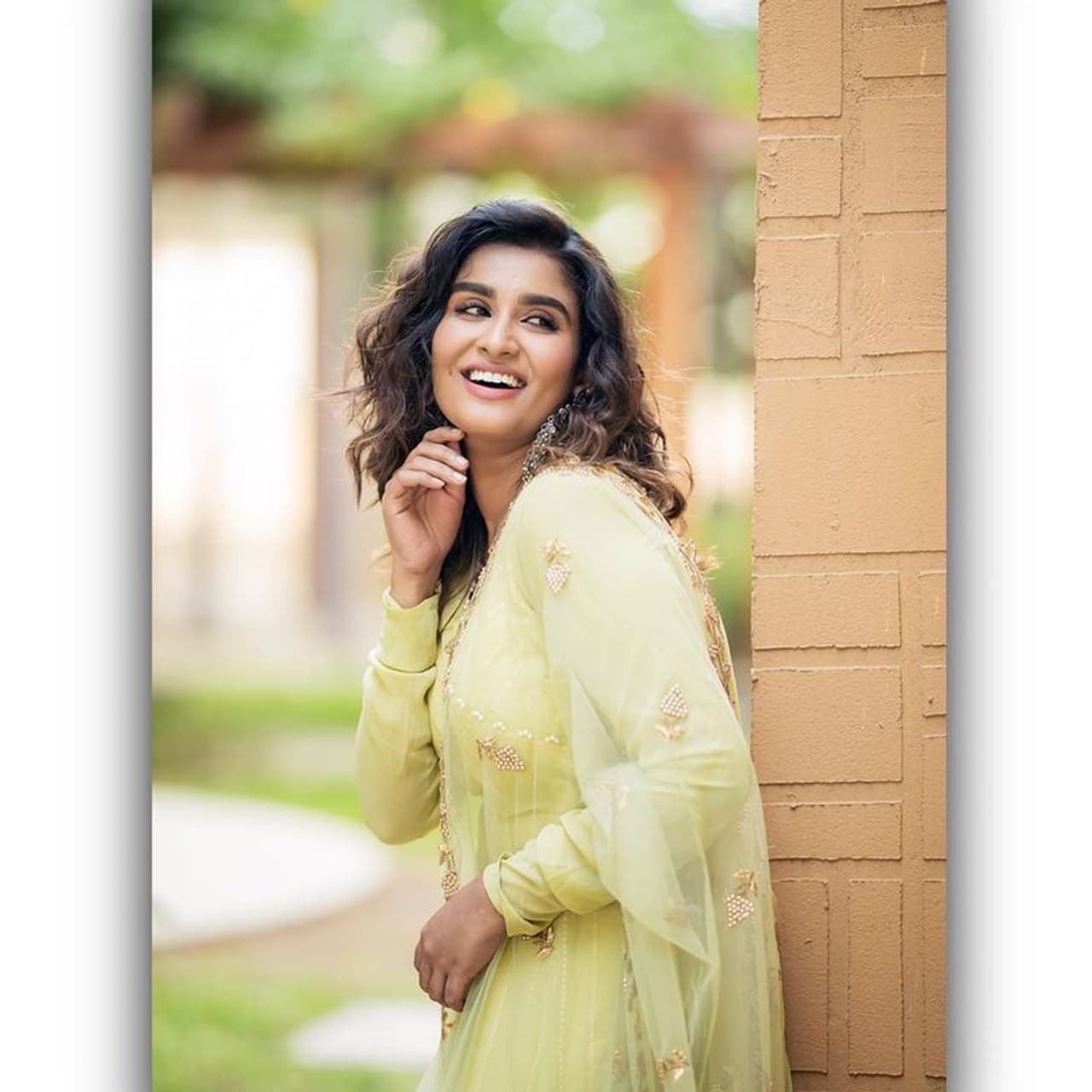 <p>அழகான சிரிப்பில் ரேஷ்மா முரளிதரன் </p> <p>அழகான சிரிப்பில் ரேஷ்மா முரளிதரன் </p>