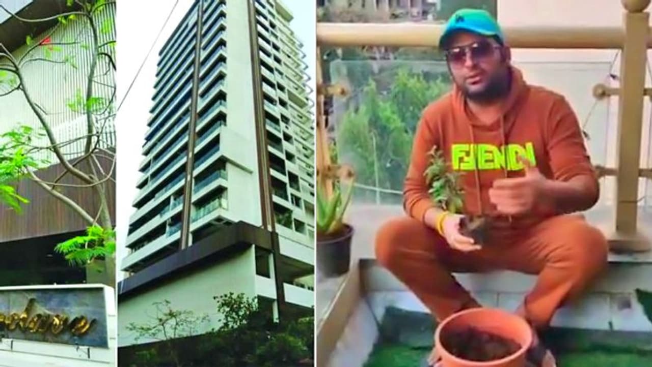 <p>ಕಪಿಲ್ ನಿವ್ವಳ ಮೌಲ್ಯ ಸುಮಾರು 170 ಕೋಟಿ. ಪ್ರತಿವರ್ಷ ಸುಮಾರು 30 ಕೋಟಿ ಗಳಿಸುತ್ತಾರೆ. ಫೇಮಸ್ ಕಾಮಿಡಿಯನ್ ಕಪಿಲ್ ಮುಂಬೈ ಮತ್ತು ಪಂಜಾಬ್ನಲ್ಲಿ ಪ್ರತ್ಯೇಕ ಮನೆಗಳನ್ನು ಹೊಂದಿದ್ದಾರೆ.<br /> </p> <p>ಕಪಿಲ್ ನಿವ್ವಳ ಮೌಲ್ಯ ಸುಮಾರು 170 ಕೋಟಿ. ಪ್ರತಿವರ್ಷ ಸುಮಾರು 30 ಕೋಟಿ ಗಳಿಸುತ್ತಾರೆ. ಫೇಮಸ್ ಕಾಮಿಡಿಯನ್ ಕಪಿಲ್ ಮುಂಬೈ ಮತ್ತು ಪಂಜಾಬ್ನಲ್ಲಿ ಪ್ರತ್ಯೇಕ ಮನೆಗಳನ್ನು ಹೊಂದಿದ್ದಾರೆ.<br /> </p>