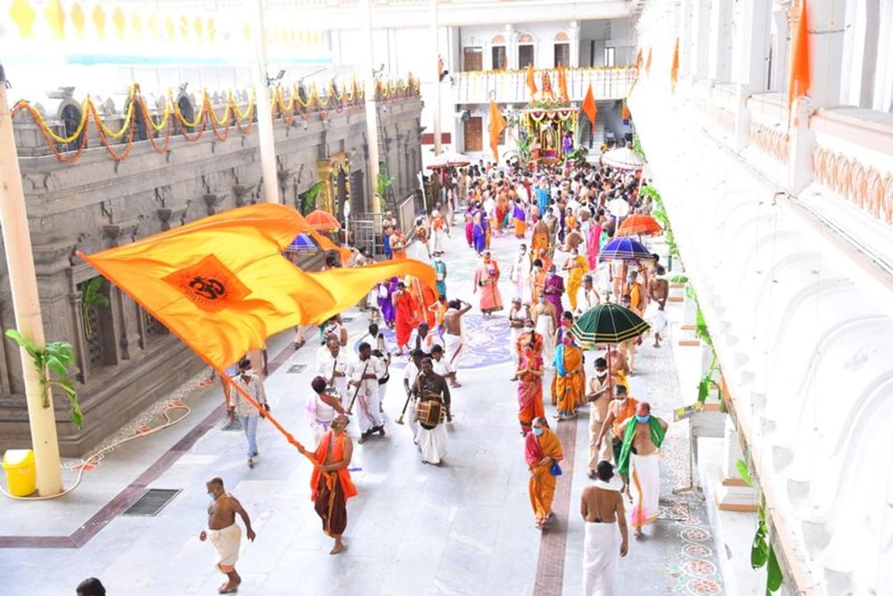 <p>ಶ್ರೀಮಠದಲ್ಲಿ ಬೆಳಗ್ಗೆ ನಿರ್ಮಲ್ಯ ವಿಸರ್ಜನೆ, ಗ್ರಂಥಗಳ ಪಾರಾಯಣ, ದಾಸವಾಣಿ, ಪ್ರವಚನಗಳು ನಡೆದವು</p> <p>ಶ್ರೀಮಠದಲ್ಲಿ ಬೆಳಗ್ಗೆ ನಿರ್ಮಲ್ಯ ವಿಸರ್ಜನೆ, ಗ್ರಂಥಗಳ ಪಾರಾಯಣ, ದಾಸವಾಣಿ, ಪ್ರವಚನಗಳು ನಡೆದವು</p>