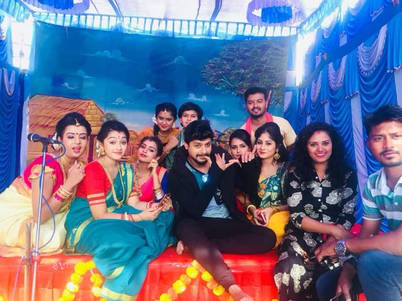 <p>ಡಿಡಿ ಚಂದನದಲ್ಲಿ ಪ್ರಸಾರವಾಗುತ್ತಿದ್ದ 'ABCD ನಮ್ಮೂರ ಶೂರರು' ಇವರ ಮೊದಲ ಧಾರಾವಾಹಿ.</p>