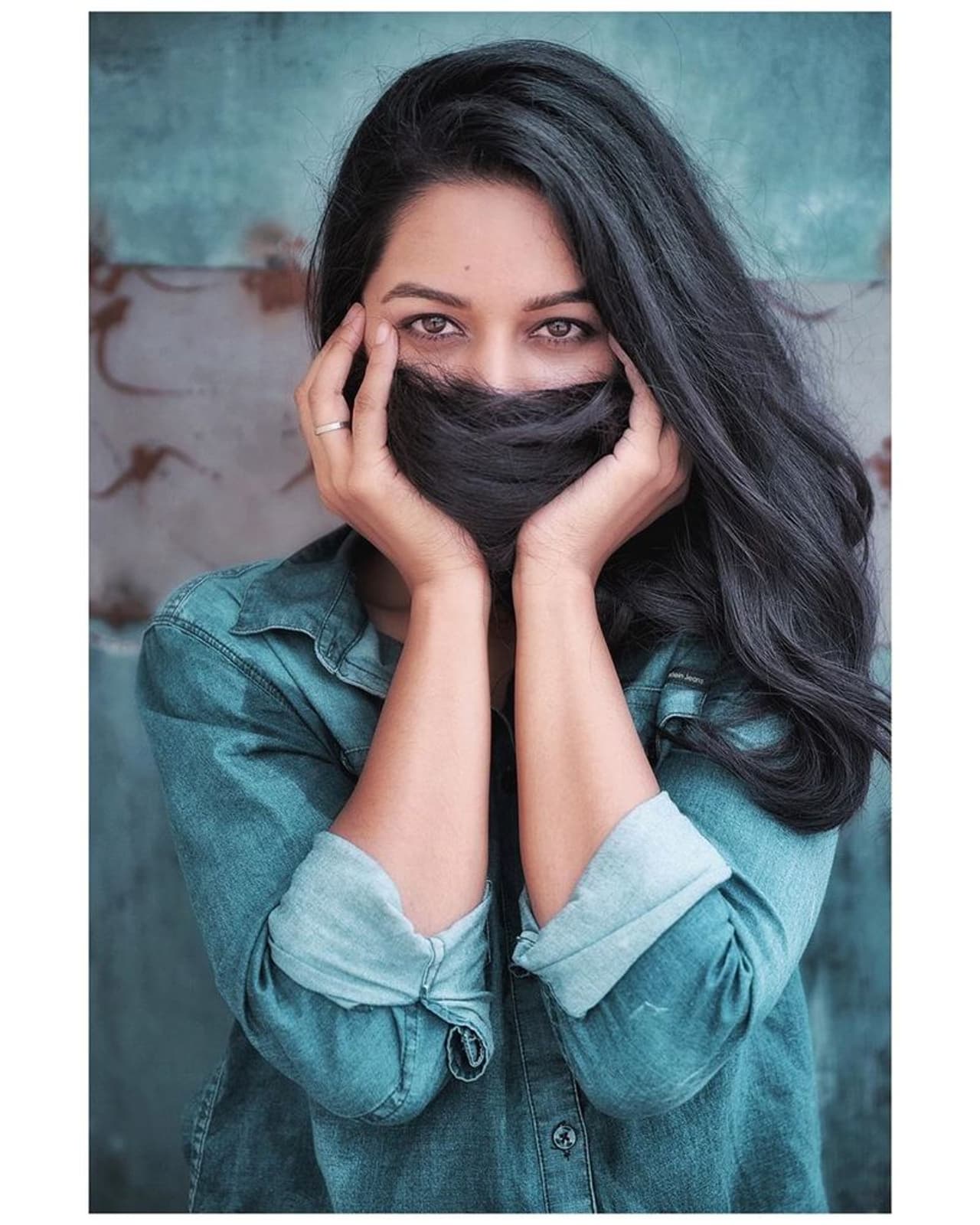 <p>கூந்தலை வைத்து போஸ் கொடுக்கும் மிர்னாலினி </p> <p>கூந்தலை வைத்து போஸ் கொடுக்கும் மிர்னாலினி </p>