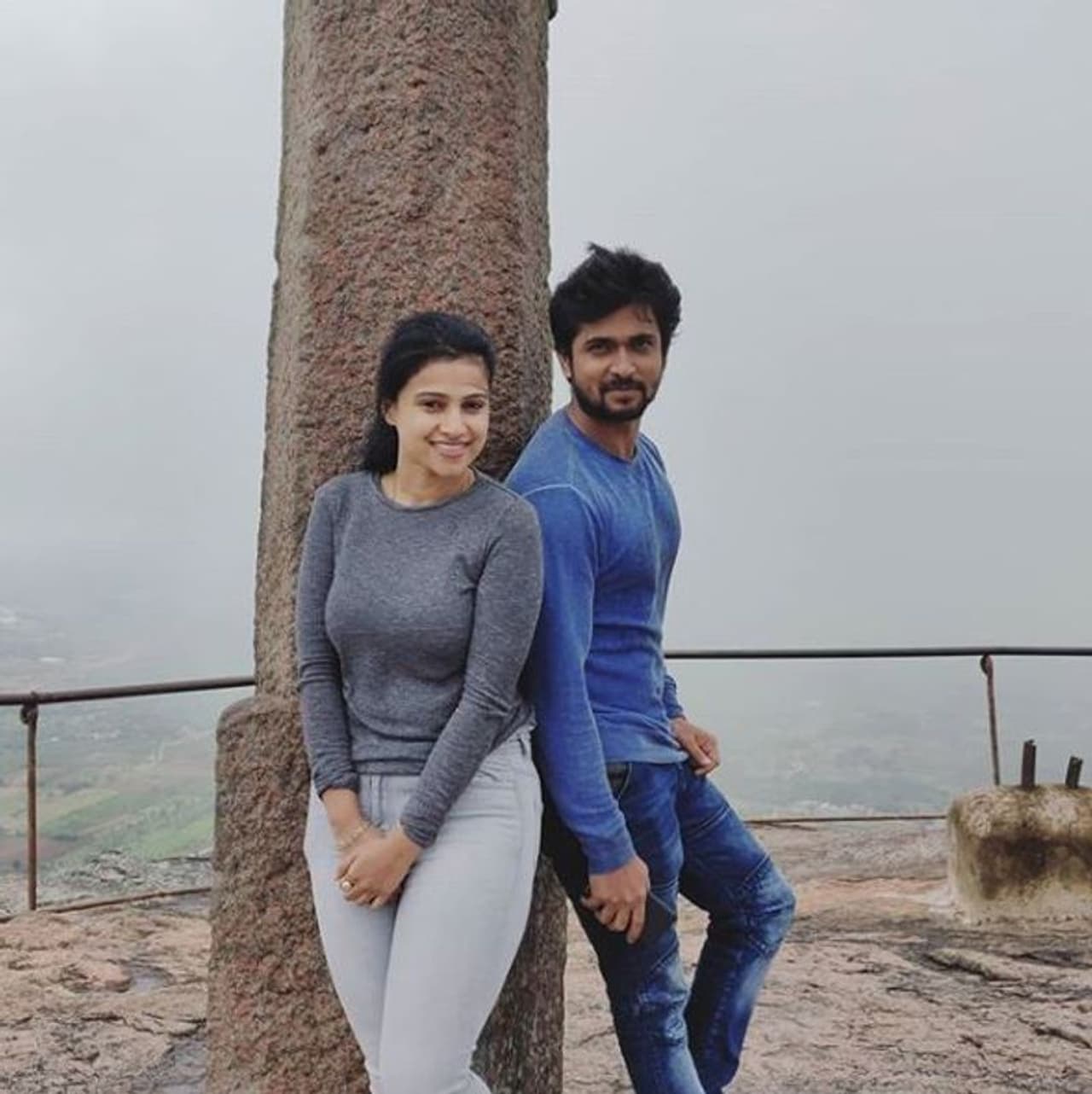 <p>ಬೆಂಗಳೂರು ಗ್ರಾಮಾಂತರ ಜಿಲ್ಲೆಯ ನೆಲಮಂಗಲ ತಾಲೂಕಿನ ಸೋಂಪುರ ಹೋಬಳಿಯ ಶಿವಗಂಗೆ ಬೆಟ್ಟದಲ್ಲಿ ನಟ ಚಂದನ್, ಕಿರುತೆರೆ ನಟಿ ಕವಿತಾ ಫೋಟೋ ಶೂಟ್ ಮಾಡಿದ್ದಾರೆ. </p> <p>ಬೆಂಗಳೂರು ಗ್ರಾಮಾಂತರ ಜಿಲ್ಲೆಯ ನೆಲಮಂಗಲ ತಾಲೂಕಿನ ಸೋಂಪುರ ಹೋಬಳಿಯ ಶಿವಗಂಗೆ ಬೆಟ್ಟದಲ್ಲಿ ನಟ ಚಂದನ್, ಕಿರುತೆರೆ ನಟಿ ಕವಿತಾ ಫೋಟೋ ಶೂಟ್ ಮಾಡಿದ್ದಾರೆ. </p>