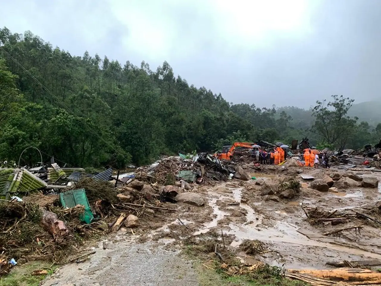 <p>The death toll in the massive landslide in Kerala's Idukki rose to 28 on Sunday with two more bodies being retrieved from the debris</p> <p>The death toll in the massive landslide in Kerala's Idukki rose to 28 on Sunday with two more bodies being retrieved from the debris</p>