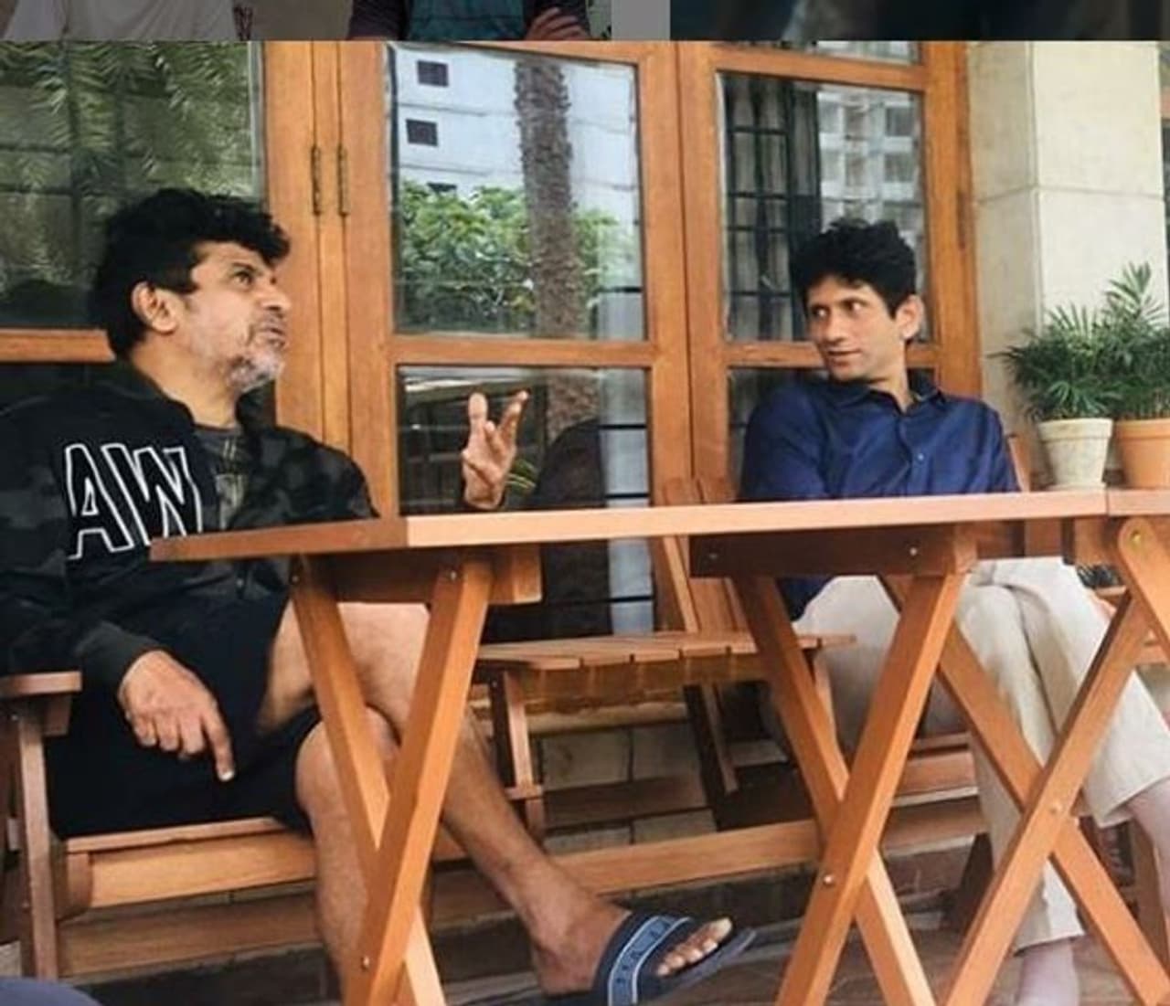 <p>ಕೊರೋನಾದಿಂದ ಕನ್ನಡ ಚಿತ್ರರಂಗದ ಎದುರಿಸುತ್ತಿರುವ ಸಂಕಷ್ಟದ ಬಗ್ಗೆ ಚರ್ಚಿಸಿ ಅದಕ್ಕೊಂದು ಪರಿಹಾರ ನೀಡಲು ನಿರ್ದೇಶಕರು ಹಾಗೂ ನಟರು ಶಿವರಾಜ್‌ಕುಮಾರ್‌ ಅವರನ್ನು ಭೇಟಿಯಾಗುತ್ತಲೇ ಇದ್ದಾರೆ.</p>