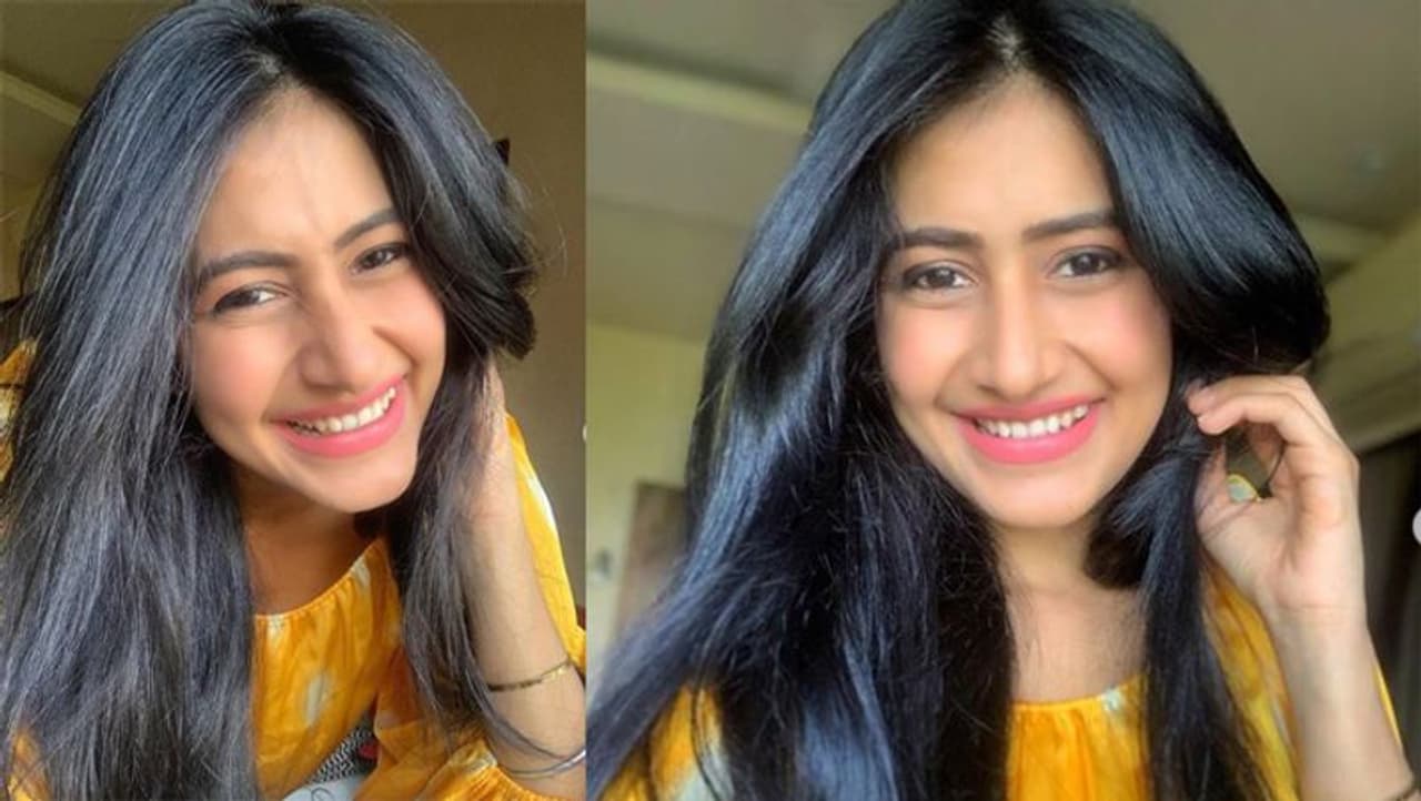 <p>టీమిండియా క్రికెటర్ చాహల్.. ఇటీవల నిశ్చితార్థతం చేసుకున్న సంగతి తెలిసిందే. యూట్యూబ్ సంచలనం.. సోషల్ మీడియా క్వీన్ ధనశ్రీని ఆయన ప్రేమించగా.. ఇటీవల ఎంగేజ్మెంట్ చేసుకున్నారు. త్వరలో పెళ్లి కూడా చేసుకోనున్నారు.</p> <p>టీమిండియా క్రికెటర్ చాహల్.. ఇటీవల నిశ్చితార్థతం చేసుకున్న సంగతి తెలిసిందే. యూట్యూబ్ సంచలనం.. సోషల్ మీడియా క్వీన్ ధనశ్రీని ఆయన ప్రేమించగా.. ఇటీవల ఎంగేజ్మెంట్ చేసుకున్నారు. త్వరలో పెళ్లి కూడా చేసుకోనున్నారు.</p>