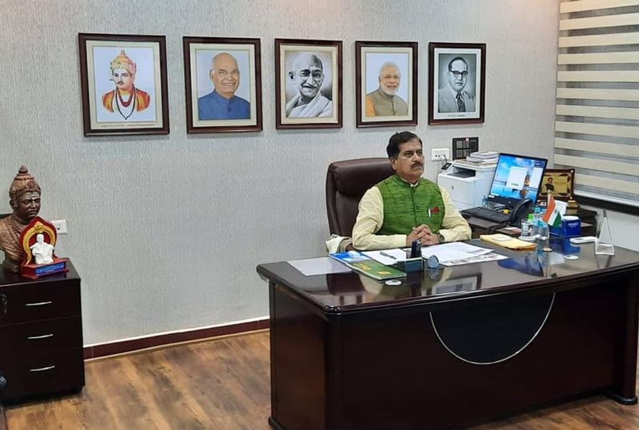 <p>ಮ್ಯೂಸಿಯಂ ಲೋಕಾರ್ಪಣೆಗೊಳಿಸಿದ ಅನ್ನು ರೈಲ್ವೆ ರಾಜ್ಯ ಸಚಿವ ಸುರೇಶ್ ಅಂಗಡಿ </p> <p>ಮ್ಯೂಸಿಯಂ ಲೋಕಾರ್ಪಣೆಗೊಳಿಸಿದ ಅನ್ನು ರೈಲ್ವೆ ರಾಜ್ಯ ಸಚಿವ ಸುರೇಶ್ ಅಂಗಡಿ </p>