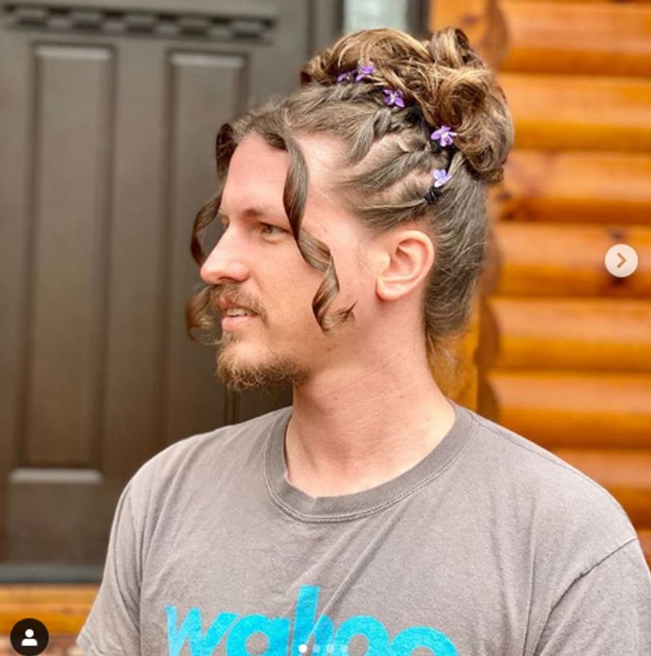 <p>'ನನಗೆ ಇನ್ನು ತಿಂಗಳ ಕಾಲ ಕೆಲಸವಿರುವುದಿಲ್ಲವೆಂದು ಲಾಕ್ಡೌನ್ ಆರಂಭವಾದಾಗ ಮನವರಿಕೆಯಾಯಿತು. ಹಾಗಾಗಿ, ನಾನು ಕಂಪ್ಯೂಟರ್ ಮುಂದೆ ಕುಳಿತು ಕೆಲಸ ಮಾಡುತ್ತಿದ್ದ ಬಾಯ್ಫ್ರೆಂಡ್ ಕೂದಲಿಗೆ ಹೊಸ ಹೇರ್ಸ್ಟೈಲ್ ಮಾಡಲು ಶುರು ಮಾಡಿದೆ,' ಎಂದು ಇದೆಲ್ಲ ಹೇಗಾಯಿತೆಂಬುದನ್ನು ವಿವರಿಸುತ್ತಾಳೆ ಹೀದಿ. </p> <p>'ನನಗೆ ಇನ್ನು ತಿಂಗಳ ಕಾಲ ಕೆಲಸವಿರುವುದಿಲ್ಲವೆಂದು ಲಾಕ್ಡೌನ್ ಆರಂಭವಾದಾಗ ಮನವರಿಕೆಯಾಯಿತು. ಹಾಗಾಗಿ, ನಾನು ಕಂಪ್ಯೂಟರ್ ಮುಂದೆ ಕುಳಿತು ಕೆಲಸ ಮಾಡುತ್ತಿದ್ದ ಬಾಯ್ಫ್ರೆಂಡ್ ಕೂದಲಿಗೆ ಹೊಸ ಹೇರ್ಸ್ಟೈಲ್ ಮಾಡಲು ಶುರು ಮಾಡಿದೆ,' ಎಂದು ಇದೆಲ್ಲ ಹೇಗಾಯಿತೆಂಬುದನ್ನು ವಿವರಿಸುತ್ತಾಳೆ ಹೀದಿ. </p>