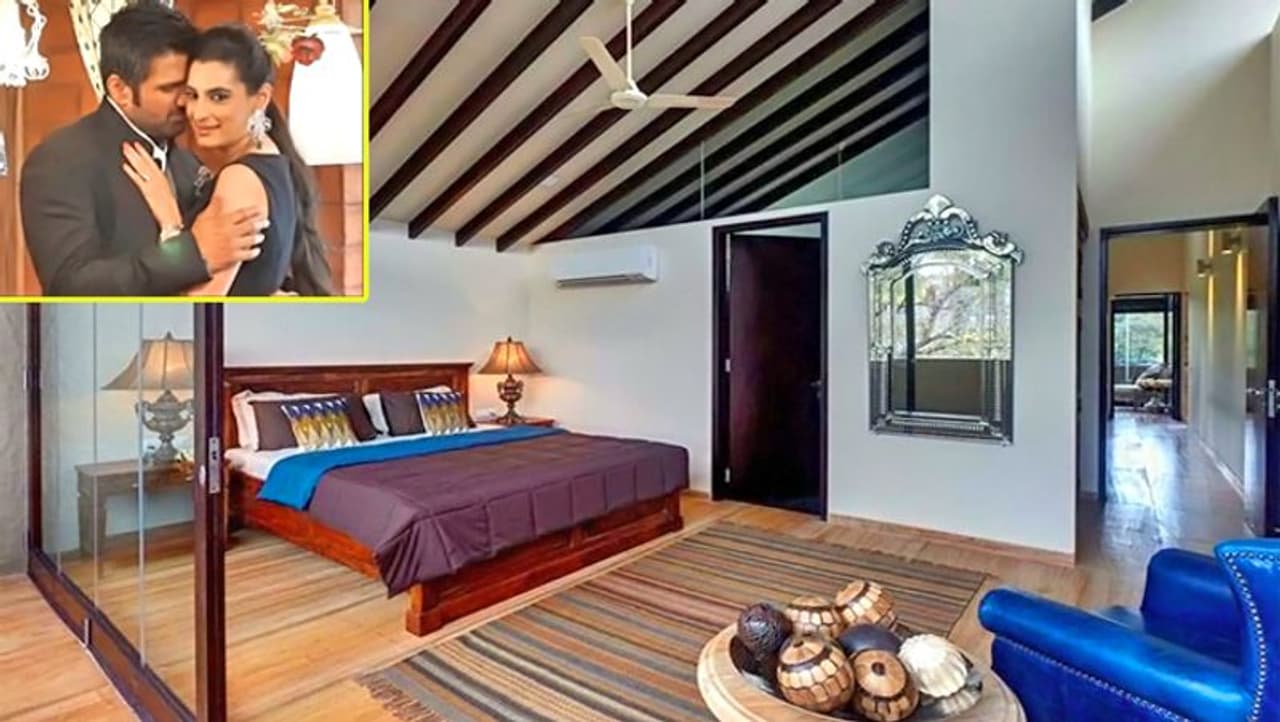 <p>6200 ಚದರ ಅಡಿ ವಿಸ್ತೀರ್ಣದಲ್ಲಿರುವ ಈ ಅದ್ದೂರಿ ತೋಟದ ಮನೆಯಲ್ಲಿ ಖಾಸಗಿ ಉದ್ಯಾನ, ಈಜುಕೊಳ, ಡಬಲ್ ಹೈಯ್ಟ್ನ ಲೀವಿಂಗ್ ರೂಮ್ , 5 ಬೆಡ್ ರೂಮ್ ಮತ್ತು ಕಿಚನ್ಗಳಿವೆ. ಈ ಫಾರ್ಮ್ಹೌಸ್ನ ವಿಶೇಷತೆ ಅಂದರೆ ಪೂಲ್ ಪಕ್ಕದಲ್ಲಿ ಡೈನಿಂಗ್ ರೂಮ್ ಹೊಂದಿರುವುದು.</p> <p>6200 ಚದರ ಅಡಿ ವಿಸ್ತೀರ್ಣದಲ್ಲಿರುವ ಈ ಅದ್ದೂರಿ ತೋಟದ ಮನೆಯಲ್ಲಿ ಖಾಸಗಿ ಉದ್ಯಾನ, ಈಜುಕೊಳ, ಡಬಲ್ ಹೈಯ್ಟ್ನ ಲೀವಿಂಗ್ ರೂಮ್ , 5 ಬೆಡ್ ರೂಮ್ ಮತ್ತು ಕಿಚನ್ಗಳಿವೆ. ಈ ಫಾರ್ಮ್ಹೌಸ್ನ ವಿಶೇಷತೆ ಅಂದರೆ ಪೂಲ್ ಪಕ್ಕದಲ್ಲಿ ಡೈನಿಂಗ್ ರೂಮ್ ಹೊಂದಿರುವುದು.</p>