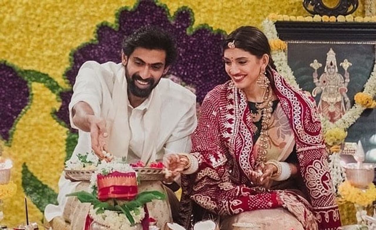 <p style="text align: justify;">దగ్గుబాటి వారసుడు, యంగ్ హీరో రానా దగ్గుబాటి ఓ ఇంటి వాడు అయ్యాడు. లాక్ డౌన్ సమయంలోనే తన ప్రియురాలిని ఫ్యామిలీకి కుటుంబ సభ్యులకు పరిచయం చేశాడు రానా. వెంటనే పెద్దలు మాట్లాడేసుకోవటం పెళ్లి ఏర్పాట్లు చేయటం పెళ్లి చేసేయటం అన్ని త్వరత్వరగా జరిగిపోయాయి.</p> <p style="text align: justify;">దగ్గుబాటి వారసుడు, యంగ్ హీరో రానా దగ్గుబాటి ఓ ఇంటి వాడు అయ్యాడు. లాక్ డౌన్ సమయంలోనే తన ప్రియురాలిని ఫ్యామిలీకి కుటుంబ సభ్యులకు పరిచయం చేశాడు రానా. వెంటనే పెద్దలు మాట్లాడేసుకోవటం పెళ్లి ఏర్పాట్లు చేయటం పెళ్లి చేసేయటం అన్ని త్వరత్వరగా జరిగిపోయాయి.</p>