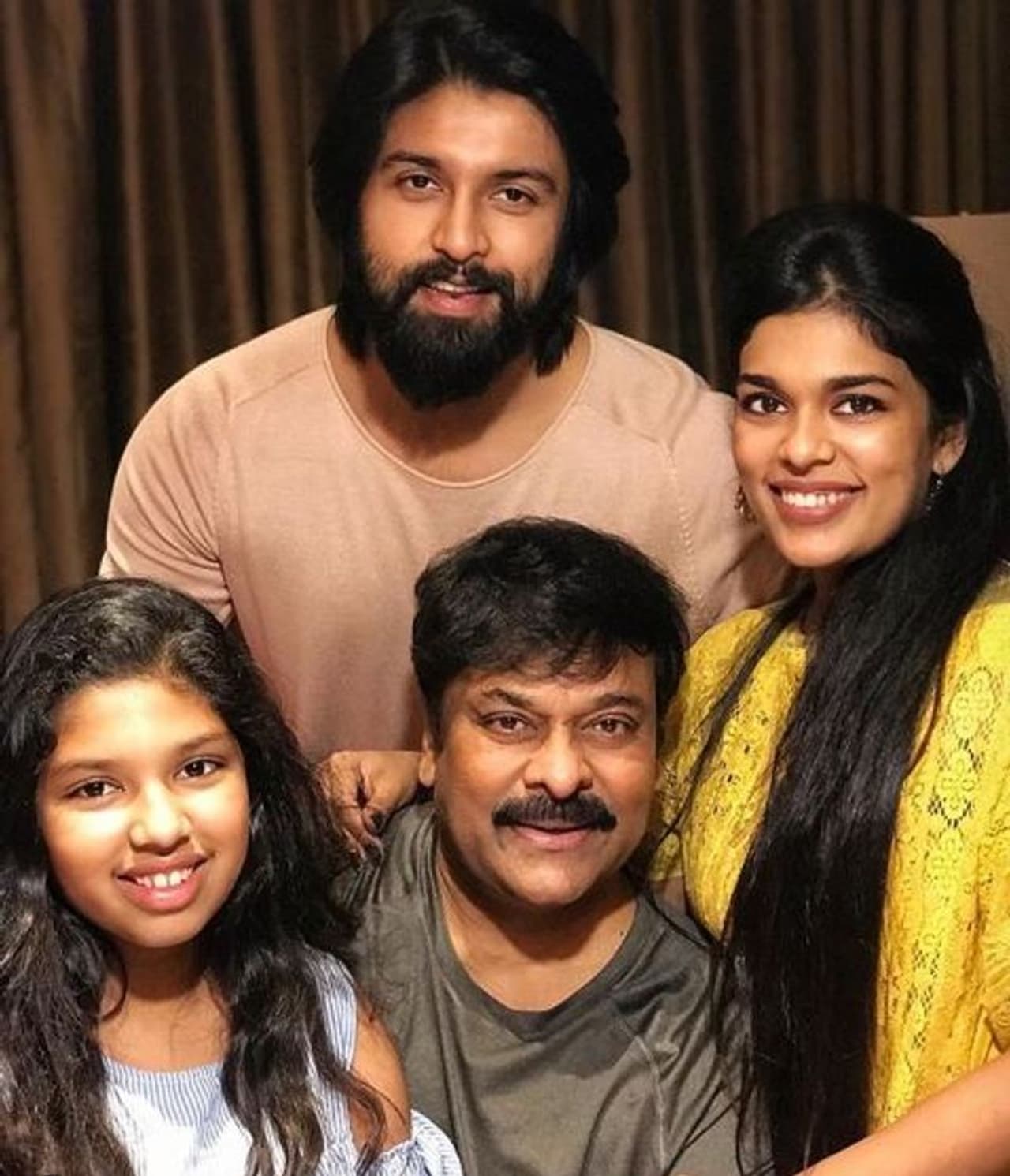 <p>ಮೆಗಾಸ್ಟಾರ್ ಚಿರಂಜೀವಿ ಪುತ್ರಿ ಶ್ರೀಜಾ ಪತಿ ಕಲ್ಯಾಣ ದೇವ್.</p> <p>ಮೆಗಾಸ್ಟಾರ್ ಚಿರಂಜೀವಿ ಪುತ್ರಿ ಶ್ರೀಜಾ ಪತಿ ಕಲ್ಯಾಣ ದೇವ್.</p>