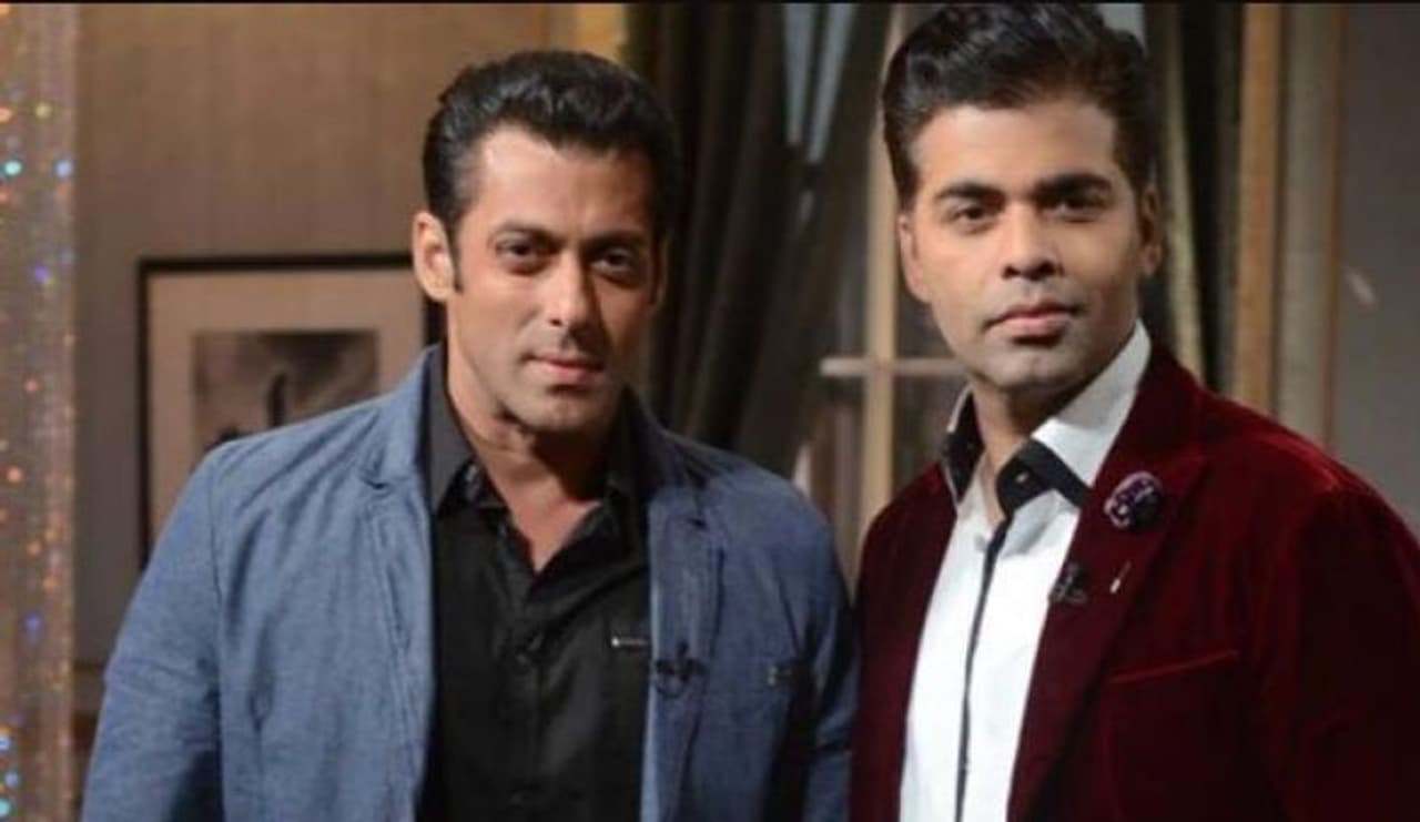 <p style="text align: justify;">సుశాంత్ సింగ్ రాజ్పుత్ ఆత్మహత్య వ్యవహారం తరువాత వివాదాస్పద నటి కంగనా రనౌత్ బాలీవుడ్ ప్రముఖుల మీద విరుచుకుపడుతుంది. ఇప్పటికే కరణ్ జోహార్, మహేష్ భట్, సల్మాన్ ఖాన్ లాంటి వారి మీద తీవ్ర స్థాయిలో ఆరోపణలు చేసిన కంగనా తాజాగా రణబీర్ కపూర్, దీపిక పదుకొనేలను టార్గెట్ చేస్తూ తీవ్ర వ్యాఖ్యలు చేసింది.</p> <p style="text align: justify;">సుశాంత్ సింగ్ రాజ్పుత్ ఆత్మహత్య వ్యవహారం తరువాత వివాదాస్పద నటి కంగనా రనౌత్ బాలీవుడ్ ప్రముఖుల మీద విరుచుకుపడుతుంది. ఇప్పటికే కరణ్ జోహార్, మహేష్ భట్, సల్మాన్ ఖాన్ లాంటి వారి మీద తీవ్ర స్థాయిలో ఆరోపణలు చేసిన కంగనా తాజాగా రణబీర్ కపూర్, దీపిక పదుకొనేలను టార్గెట్ చేస్తూ తీవ్ర వ్యాఖ్యలు చేసింది.</p>