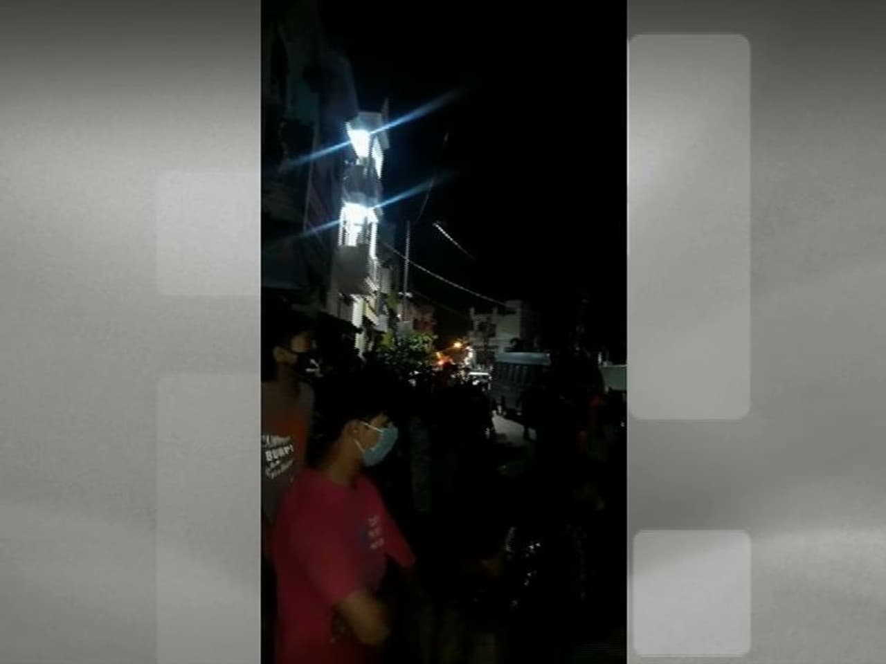 <p>കോൺഗ്രസ് എംഎൽഎയുടെ മരുമകന്‍റെ ഫേസ്ബുക്ക് കുറിപ്പ് മതവിദ്വേഷം വളർത്തുന്നതാണെന്ന ആരോപണത്തെ തുടര്‍ന്നുണ്ടായ സംഘര്‍ഷമാണ് നഗരത്തില്‍ ആക്രണത്തിൽ കലാശിച്ചത്.</p>