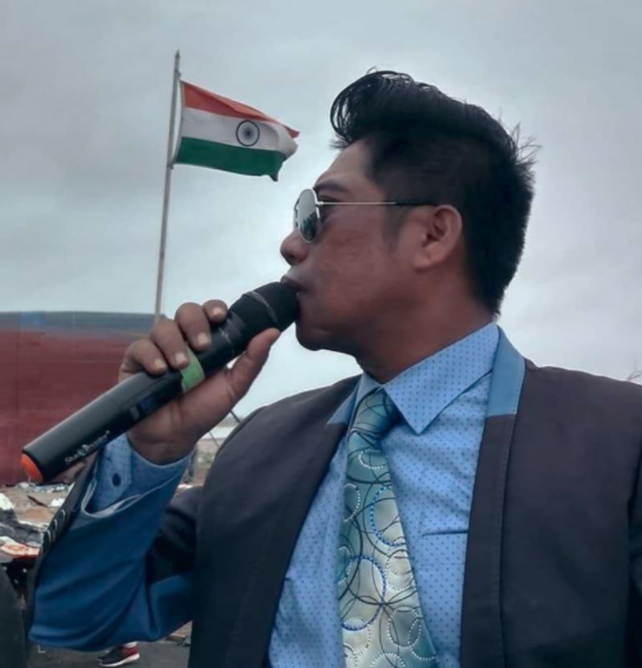 <p>തമിഴ്‍നാട്ടില്‍ കാരൈക്കല്‍ ആണ് പീറ്റര്‍ ഹെയ്‍ൻ ജനിച്ചത്. അച്ഛൻ തമിഴ്‍നാട് സ്വദേശിയും അമ്മ വിയറ്റ്‍നാം സ്വദേശിയുമാണ്.</p>