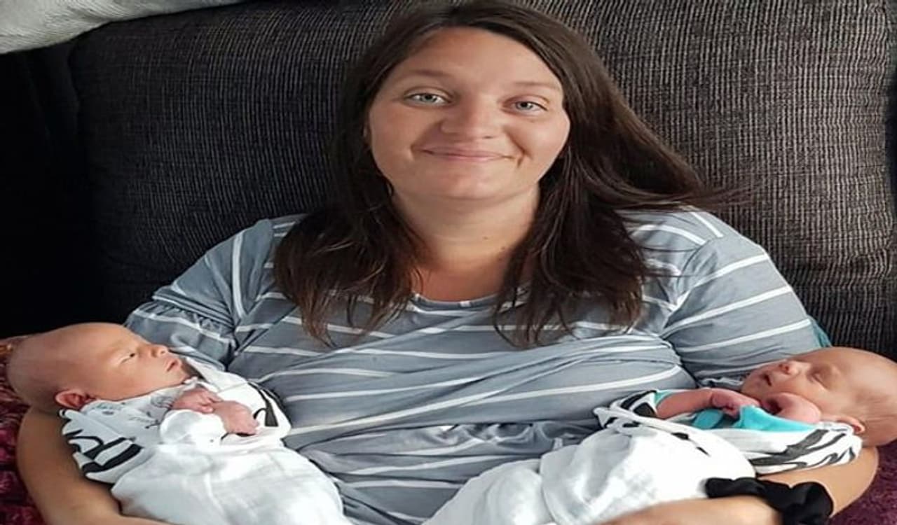 <p>ಸೋಶಿಯಲ್ ಮೀಡಿಯಾದಲ್ಲಿ ಇಂಗ್ಲೆಂಡ್ ನಿವಾಸಿ 37 ವರ್ಷದ ಲೂಸಿ ಕೈಸಲ್ ತನ್ನ ಪ್ರೆಗ್ನೆನ್ಸಿ ವಿಚಾರವನ್ನು ಸೋಶಿಯಲ್ ಮೀಡಿಯಾದಲ್ಲಿ ಶೇರ್ ಮಾಡಿಕೊಂಡಿದ್ದಾರೆ. ತಾನು ಹೇಗೆ ಗಂಡ ಮೃತಪಟ್ಟ ಮೂರು ವರ್ಷಗಳ ಬಳಿಕ ಅವಳಿ ಮಕ್ಕಳ ತಾಯಿಯಾದೆ ಎಂಬುವುದನ್ನೂ ಬಹಿರಂಗಪಡಿಸಿದ್ದಾರೆ.</p> <p>ಸೋಶಿಯಲ್ ಮೀಡಿಯಾದಲ್ಲಿ ಇಂಗ್ಲೆಂಡ್ ನಿವಾಸಿ 37 ವರ್ಷದ ಲೂಸಿ ಕೈಸಲ್ ತನ್ನ ಪ್ರೆಗ್ನೆನ್ಸಿ ವಿಚಾರವನ್ನು ಸೋಶಿಯಲ್ ಮೀಡಿಯಾದಲ್ಲಿ ಶೇರ್ ಮಾಡಿಕೊಂಡಿದ್ದಾರೆ. ತಾನು ಹೇಗೆ ಗಂಡ ಮೃತಪಟ್ಟ ಮೂರು ವರ್ಷಗಳ ಬಳಿಕ ಅವಳಿ ಮಕ್ಕಳ ತಾಯಿಯಾದೆ ಎಂಬುವುದನ್ನೂ ಬಹಿರಂಗಪಡಿಸಿದ್ದಾರೆ.</p>