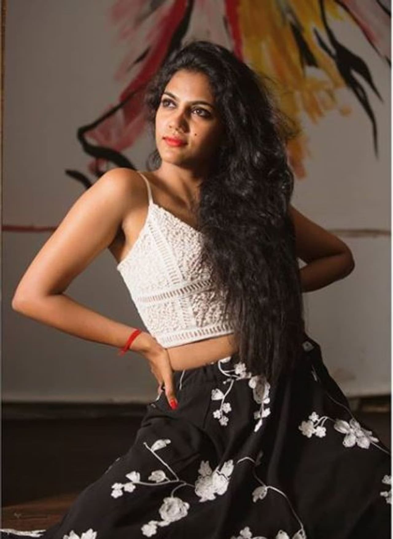 <p>ಮೂಲತಃ ಸಾಗರದವರಾದ ಅನ್ವಿತಾ ಬಣ್ಣದ ಲೋಕಕ್ಕೆ ಪಾದಾರ್ಪಣೆ ಮಾಡಿದ್ದು ನಿರೂಪಕಿಯಾಗಿ.&nbsp;</p>