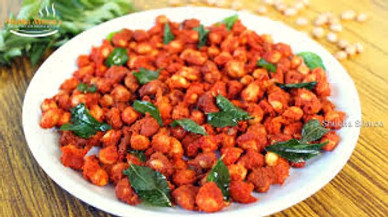 <p>When it comes to weight loss people often sweat a lot in the gym but hardly pay attention to what they eat. According to experts, key to weight loss is a balanced diet combined with some physical activity.</p>