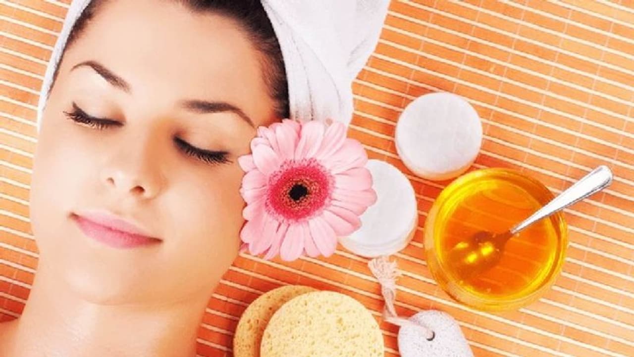 <p>Did you know in the case of oranges, just the peel has way more Vitamin C than the orange itself. Bright, shiny and tangerine, the peel of the orange contains antioxidants and using it regularly in face packs will give you clear and brighter skin in no time.<br /> </p> <p>Did you know in the case of oranges, just the peel has way more Vitamin C than the orange itself. Bright, shiny and tangerine, the peel of the orange contains antioxidants and using it regularly in face packs will give you clear and brighter skin in no time.<br /> </p>