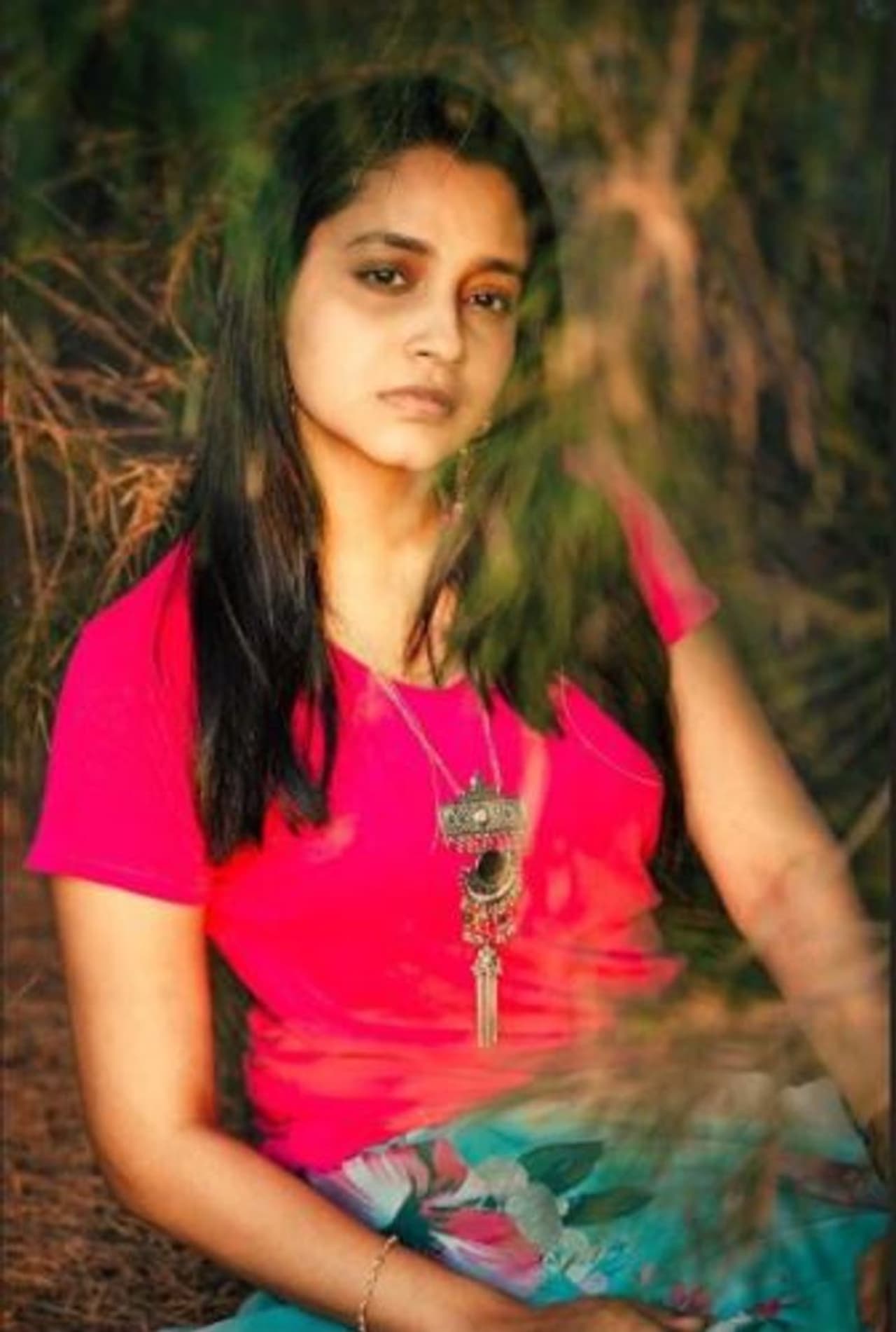 <p>சிவப்பு நிற சிம்பிள் உடையில் ரசிகர்களை கவர்ந்திழுக்கும் அபர்ணதி </p> <p>சிவப்பு நிற சிம்பிள் உடையில் ரசிகர்களை கவர்ந்திழுக்கும் அபர்ணதி </p>