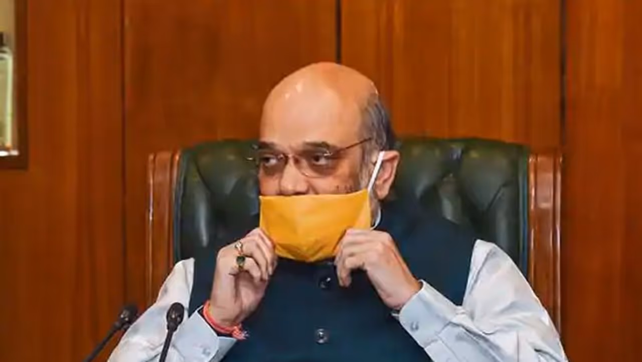 <p>Union home minister Amit Shah has been shifted to AIIMS after complaining of physical discomfort. He was in home isolation after he tested negative for coronavirus.</p> <p>Union home minister Amit Shah has been shifted to AIIMS after complaining of physical discomfort. He was in home isolation after he tested negative for coronavirus.</p>