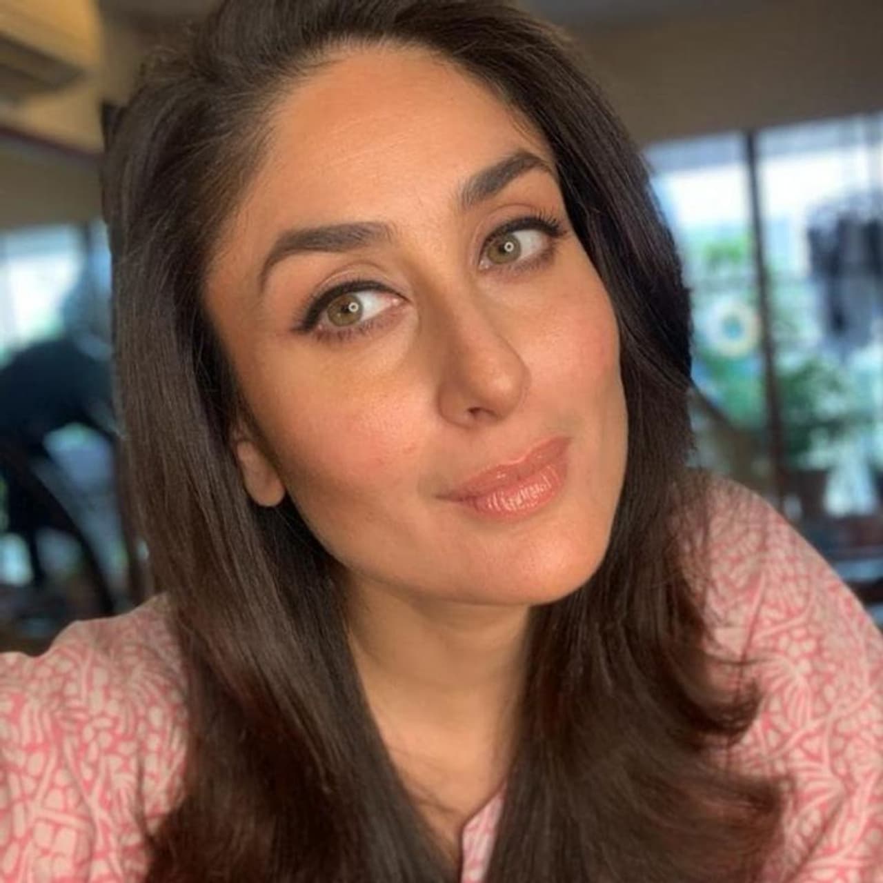 <p>A day after the big announcement about her second pregnancy with hubby Saif Ali Khan, Kareena Kapoor Khan took to Instagram to share her picture from a shoot day<br /> </p> <p>A day after the big announcement about her second pregnancy with hubby Saif Ali Khan, Kareena Kapoor Khan took to Instagram to share her picture from a shoot day<br /> </p>