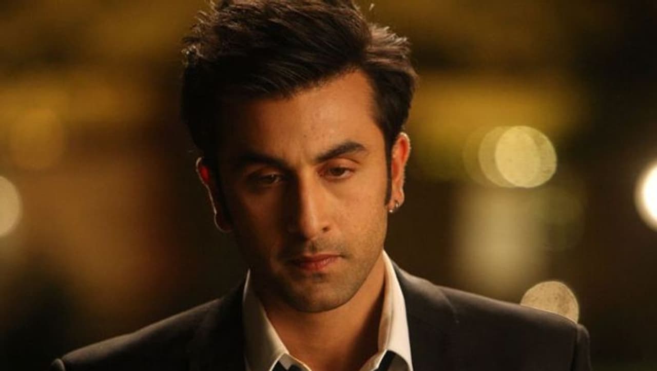 <p>ರಣಬೀರ್ ಕಪೂರ್ಗೆ ಸಿನಿಮಾಗಳಿಂತ ಆಫೇರ್ಗಳೇ ಹೆಚ್ಚು ಹೆಸರು ತಂದುಕೊಟ್ಟಿವೆ.</p> <p>ರಣಬೀರ್ ಕಪೂರ್ಗೆ ಸಿನಿಮಾಗಳಿಂತ ಆಫೇರ್ಗಳೇ ಹೆಚ್ಚು ಹೆಸರು ತಂದುಕೊಟ್ಟಿವೆ.</p>