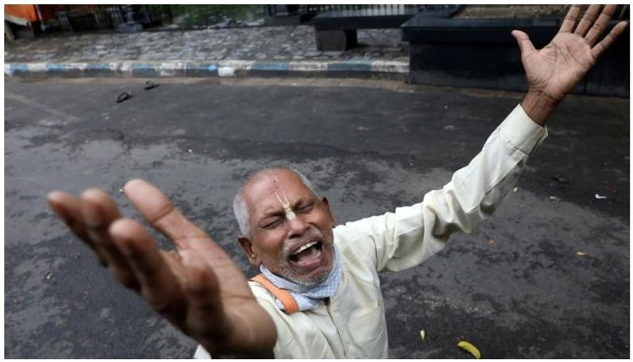 <p>മരണ സംഖ്യയില് ഇന്ത്യയേക്കാള് മുന്നിലുള്ളത് മെക്സിക്കോ (56,543), ബ്രസീല് (1,07,297), യുഎസുമാണ്. (1,72,606). ലോകത്ത് ഏറ്റവും കൂടുതല് രോഗികളുള്ളത് യുഎസില്. അരക്കോടിയിലേറെ ജനങ്ങള്ക്ക് യുഎസില് ഇതിനകം വൈറസ് ബാധയേറ്റെന്നാണ് വേള്ഡോ മീറ്ററിന്റെ കണക്കുകള് പറയുന്നത്. </p> <p>മരണ സംഖ്യയില് ഇന്ത്യയേക്കാള് മുന്നിലുള്ളത് മെക്സിക്കോ (56,543), ബ്രസീല് (1,07,297), യുഎസുമാണ്. (1,72,606). ലോകത്ത് ഏറ്റവും കൂടുതല് രോഗികളുള്ളത് യുഎസില്. അരക്കോടിയിലേറെ ജനങ്ങള്ക്ക് യുഎസില് ഇതിനകം വൈറസ് ബാധയേറ്റെന്നാണ് വേള്ഡോ മീറ്ററിന്റെ കണക്കുകള് പറയുന്നത്. </p>