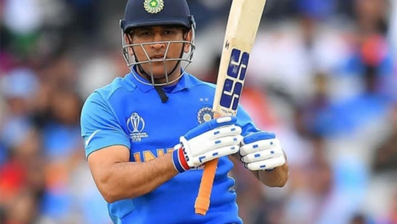 <p>As India celebrated its 74th Independence Day (August 15), fans were greeted in the evening with Dhoni’s retirement news.</p> <p>As India celebrated its 74th Independence Day (August 15), fans were greeted in the evening with Dhoni’s retirement news.</p>