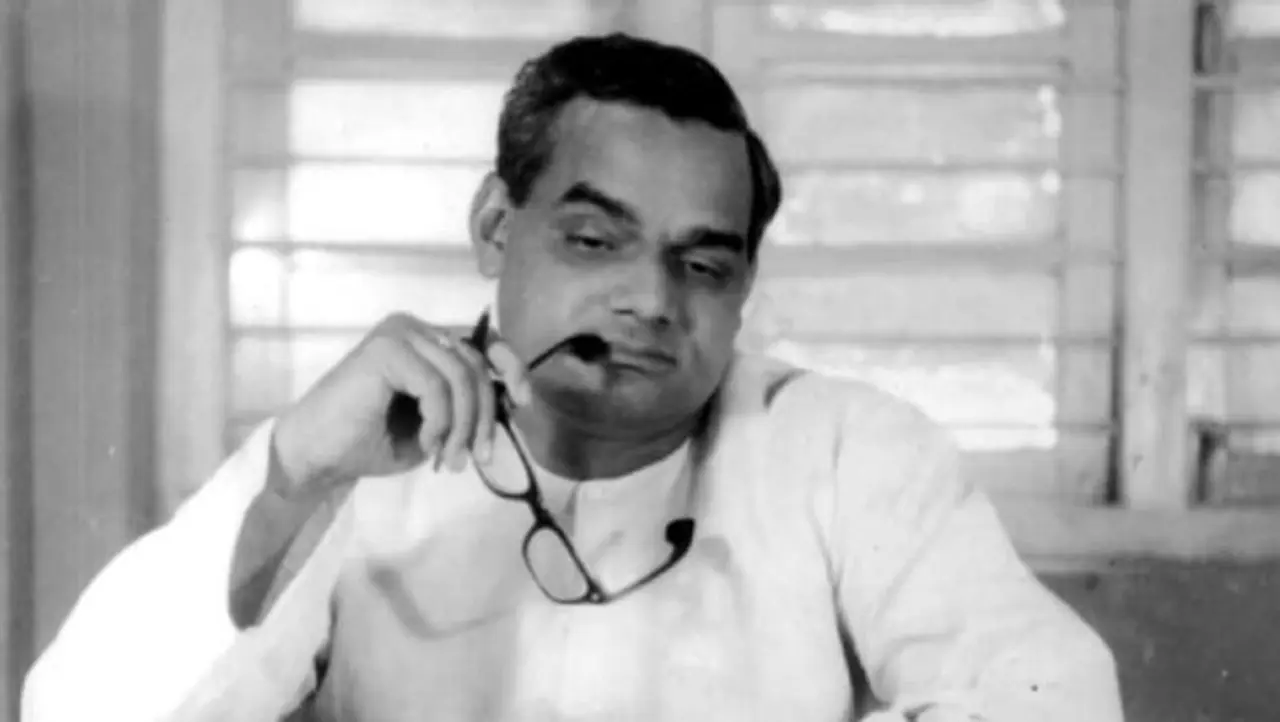 <p>ಡಿಸೆಂಬರ್ 25 ಮಾಜಿ ಪ್ರಧಾನಿ ಅಟಲ್ ಬಿಹಾರಿ ವಾಜಪೇಯಿ ಜನ್ಮದಿನ. ದೇಶದೆಲ್ಲಡೆ ವಾಜಪೇಯಿ ಅವರಿಗೆ ಗೌರವ ನಮನ ಸಲ್ಲಿಸಲಾಗಿದೆ. ಜನ್ಮದಿನಾಚರಣೆ ಅಂಗವಾಗಿ ಹಲವು ಕಾರ್ಯಕ್ರಮಗಳನ್ನು ಹಮ್ಮಿಕೊಳ್ಳಲಾಗಿದೆ.</p> <p>ಡಿಸೆಂಬರ್ 25 ಮಾಜಿ ಪ್ರಧಾನಿ ಅಟಲ್ ಬಿಹಾರಿ ವಾಜಪೇಯಿ ಜನ್ಮದಿನ. ದೇಶದೆಲ್ಲಡೆ ವಾಜಪೇಯಿ ಅವರಿಗೆ ಗೌರವ ನಮನ ಸಲ್ಲಿಸಲಾಗಿದೆ. ಜನ್ಮದಿನಾಚರಣೆ ಅಂಗವಾಗಿ ಹಲವು ಕಾರ್ಯಕ್ರಮಗಳನ್ನು ಹಮ್ಮಿಕೊಳ್ಳಲಾಗಿದೆ.</p>