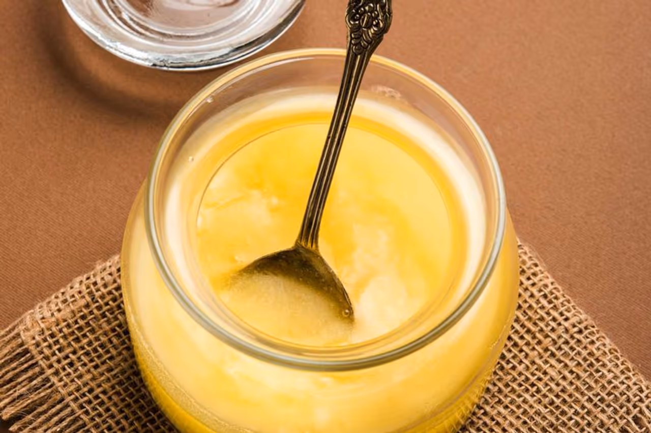 <p>Indian households cannot do without their share of ghee; whether it is for adding flavour to delicacies or using it for medicinal purposes. While it is a great ingredient for benefitting overall health, ghee is said to help lose weight and burn belly fat.</p>