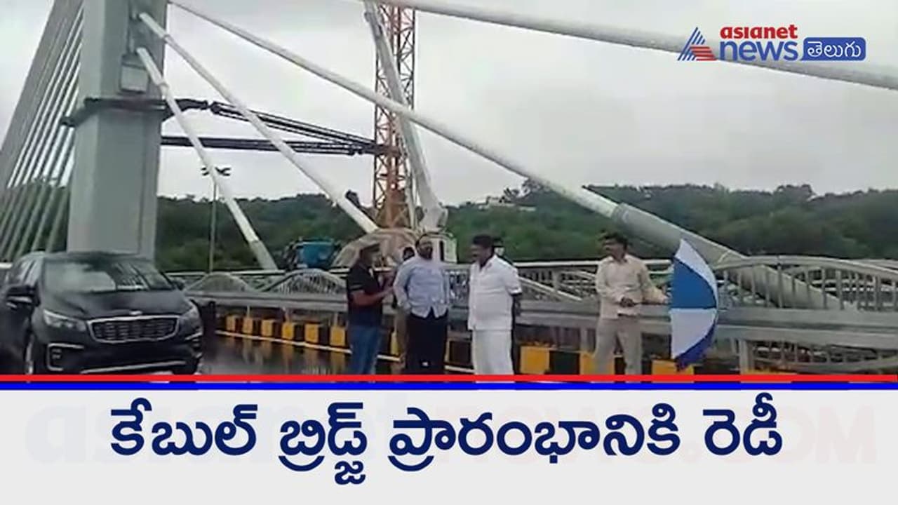 <p>తెలంగాణలో రాజకీయాలు ఆసక్తిగా మారుతున్నాయి. కరోనా వైరస్ కట్టడి చేయడంలో ప్రభుత్వం వైఫల్యం చెందిందన్న వాదన బలపడుతున్న వేళ..... గ్రేటర్ ఎన్నికల నగారా మోగనుంది. గత కొన్ని వారాలుగా హైదరాబాద్ నగరంలో జరుగుతున్న సుందరీకరణ పనులను చూస్తే మనకు ఇట్టే అర్థమవుతుంది. </p> <p>తెలంగాణలో రాజకీయాలు ఆసక్తిగా మారుతున్నాయి. కరోనా వైరస్ కట్టడి చేయడంలో ప్రభుత్వం వైఫల్యం చెందిందన్న వాదన బలపడుతున్న వేళ..... గ్రేటర్ ఎన్నికల నగారా మోగనుంది. గత కొన్ని వారాలుగా హైదరాబాద్ నగరంలో జరుగుతున్న సుందరీకరణ పనులను చూస్తే మనకు ఇట్టే అర్థమవుతుంది. </p>