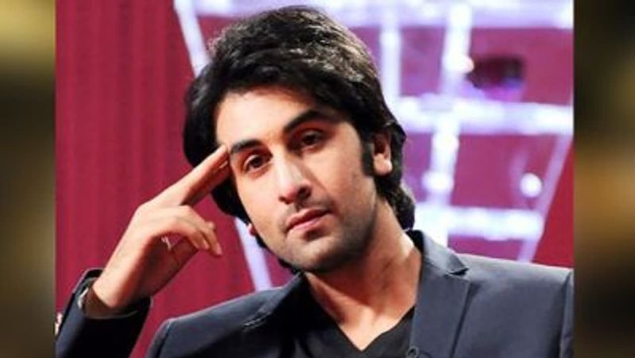 <p>ಬಾಲಿವುಡ್‌ನ ನಟ ರಣಬೀರ್‌ ಕಪೂರ್‌ಗಳ ಆಪೇರ್‌ಗಳ ಸುದ್ದಿಗೇನು ಕಡಿಮೆ ಇಲ್ಲ.</p>