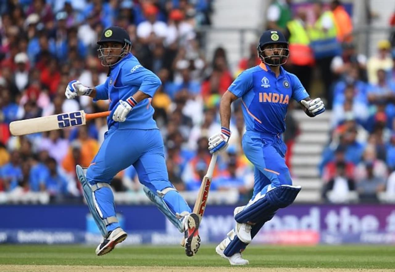 <p>తన కూల్ యాటిట్యూడ్‌తోనే ప్రపంచవ్యాప్తంగా అభిమానులను సంపాదించుకున్న మహేంద్ర సింగ్ ధోనీ... కొన్నిసార్లు బౌలర్లు, ఫీల్డర్లు, తోటి క్రికెటర్లపై అరవడం కూడా జరిగింది.</p>