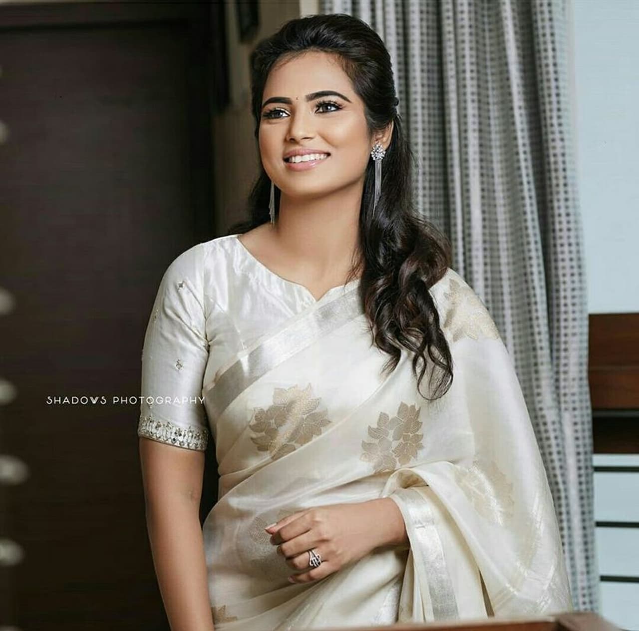 <p>வெள்ளை நிற சேலையில் சும்மா தகதகன்னு மின்னும் ரம்யா பாண்டியன் </p> <p>வெள்ளை நிற சேலையில் சும்மா தகதகன்னு மின்னும் ரம்யா பாண்டியன் </p>