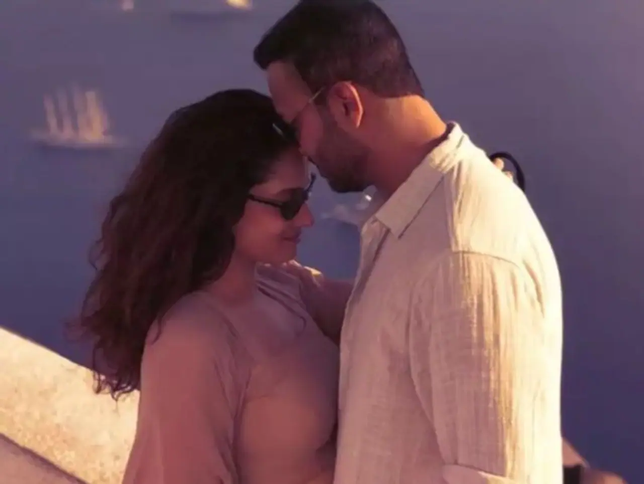 <p>ಅಂಕಿತಾ ಮತ್ತು ಸುಶಾಂತ್ ರಿಲೇಶನ್ ಶಿಪ್ ನಲ್ಲಿ ಇದ್ದಾಗ ಫ್ಲಾಟ್ ಒಂದನ್ನು ಹಂಚಿಕೊಂಡಿದ್ದರು. ಈ ಫ್ಲಾಟ್ ಇಎಂಐ ನ್ನು ಸುಶಾಂತ್ ಸಿಂಗ್ ರಿಂದ ಅಂಕಿತಾ ಭರ್ತಿ ಮಾಡಿಸಿದ್ದಾರೆ ಎಂಬ ಮಾತು ಹರಿದಾಡಿತ್ತು.</p>