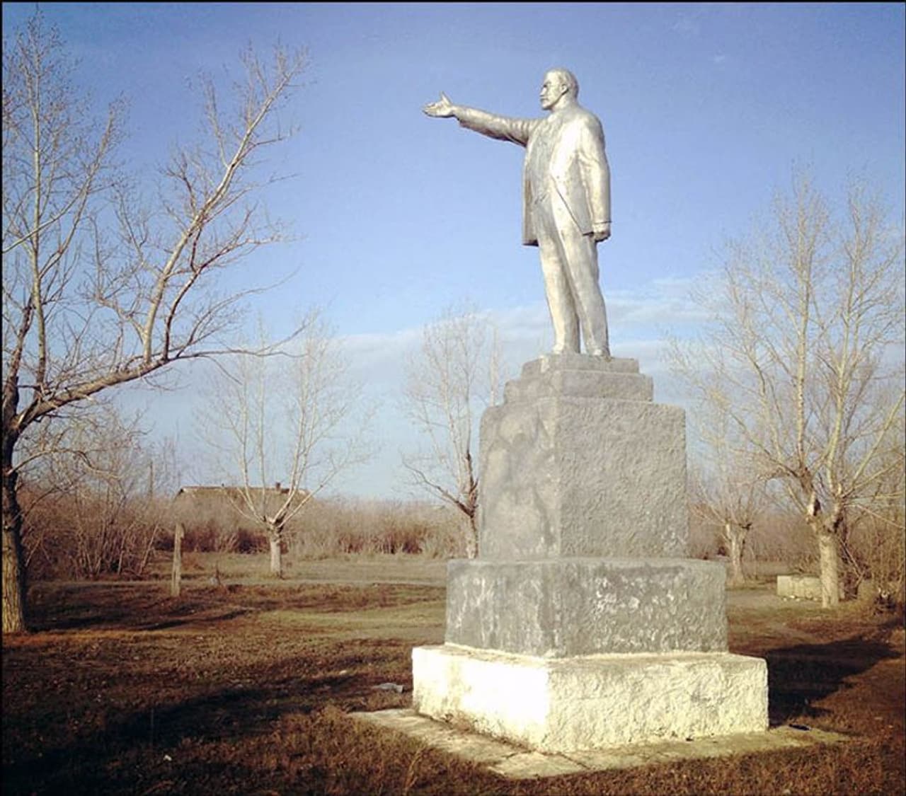 <p>2013 ല് കസാക്കിസ്ഥാനിലെ കലാച്ചി എന്ന ചെറിയ ഗ്രാമത്തിലെ താമസക്കാര് ഒരു ദുരൂഹരോഗത്തിന്റെ പിടിയില്പ്പെട്ടു. എന്തെങ്കിലും പെട്ടെന്ന് അവര് ഉറങ്ങിപ്പോവാന് തുടങ്ങി. </p> <p>2013 ല് കസാക്കിസ്ഥാനിലെ കലാച്ചി എന്ന ചെറിയ ഗ്രാമത്തിലെ താമസക്കാര് ഒരു ദുരൂഹരോഗത്തിന്റെ പിടിയില്പ്പെട്ടു. എന്തെങ്കിലും പെട്ടെന്ന് അവര് ഉറങ്ങിപ്പോവാന് തുടങ്ങി. </p>