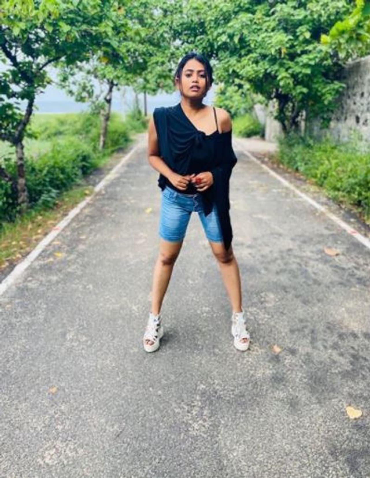 <p>இந்த புகைப்படத்தை பார்த்து தான் தாறு மாறாக கலாச்சிருக்காங்க... அதை நீங்களே போய் பாருங்கள்&nbsp;</p>