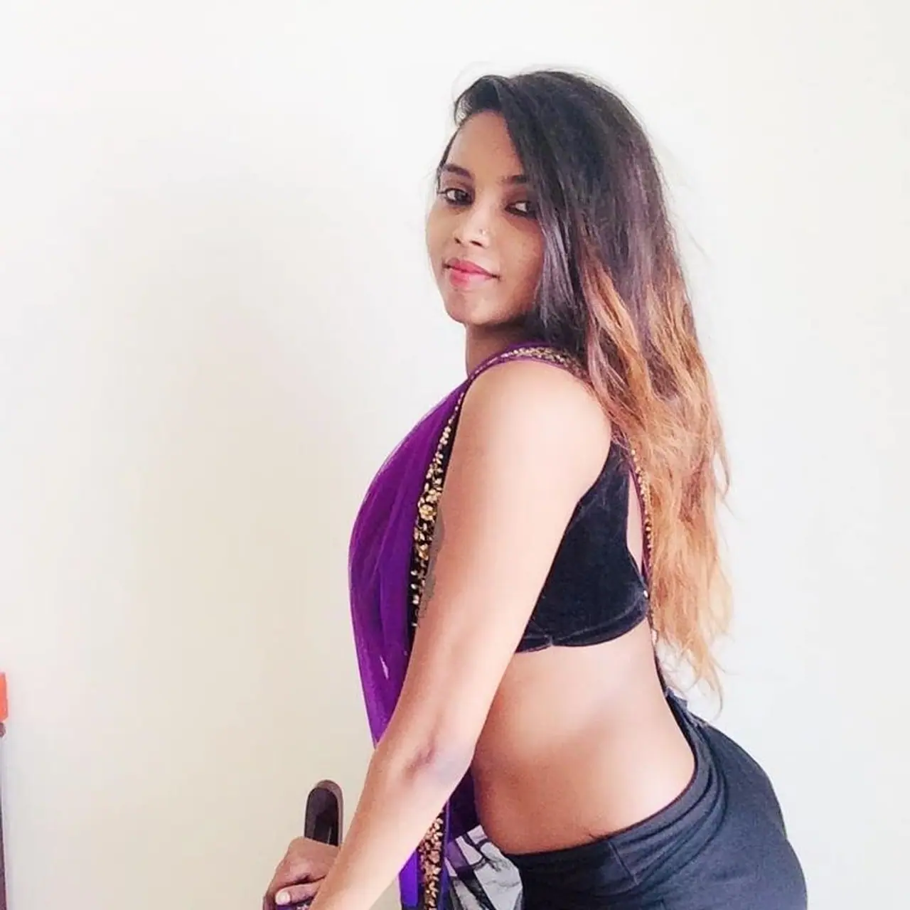 <p>டிக் டாக்கில் வலம் வந்த பலரும் சினிமாவில் நடித்து வரும் கவர்ச்சி நாயகிகளையே பின்னுத் தள்ளும் அளவிற்கு ஆட்டம் போட்டு வந்தனர்.</p> <p>டிக் டாக்கில் வலம் வந்த பலரும் சினிமாவில் நடித்து வரும் கவர்ச்சி நாயகிகளையே பின்னுத் தள்ளும் அளவிற்கு ஆட்டம் போட்டு வந்தனர்.</p>