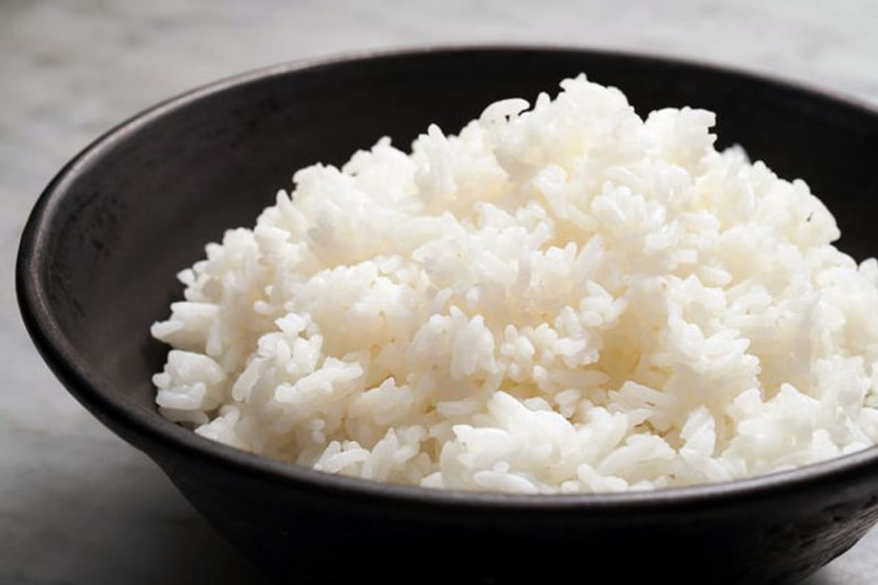 <p><strong>Rice<br />Rice, when chilled overnight, loses up to 60% more calories than freshly cooked. However, the American Chemical Society states that for maximum benefit, you have to cook the rice in a proper way. Add coconut oil about 3% of the weight of the rice while cooking and refrigerate it for 12 hours. The process changes the starch into resistant starch, which the human body cannot digest. That being said, scientists' have also cautioned that certain bacteria, like the bacillus cereus bacteria can survive cooking. Commonly found on rice, this bacteria naturally germinates in cold temperature and produces a neurotoxin that leads to food poisoning.</strong><br /> </p> <p><strong>Rice<br />Rice, when chilled overnight, loses up to 60% more calories than freshly cooked. However, the American Chemical Society states that for maximum benefit, you have to cook the rice in a proper way. Add coconut oil about 3% of the weight of the rice while cooking and refrigerate it for 12 hours. The process changes the starch into resistant starch, which the human body cannot digest. That being said, scientists' have also cautioned that certain bacteria, like the bacillus cereus bacteria can survive cooking. Commonly found on rice, this bacteria naturally germinates in cold temperature and produces a neurotoxin that leads to food poisoning.</strong><br /> </p>