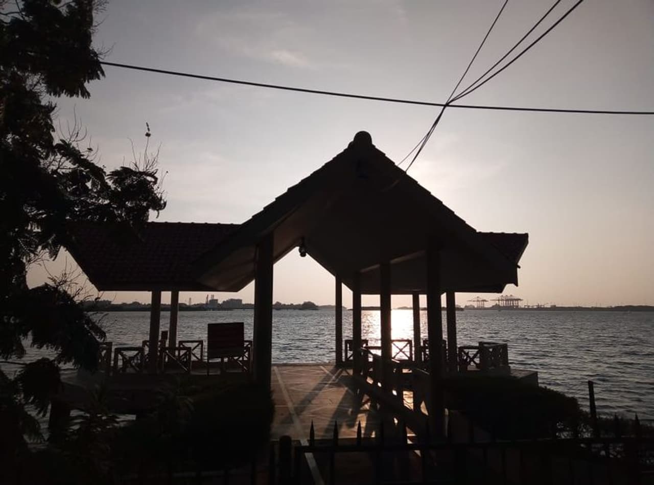 <p>మోడలింగ్ రంగంలో చాలా మంది దూసుకుపోతున్నారు. వారిలో చాలా మంది ఇప్పటి వరకు నగ్నంగా ఫోటోలకు ఫోజులు ఇచ్చి ఉంటారు. అయితే.. ఈ విధంగా మాత్రం ఏ మోడల్ చేసి ఉండరు. ఈ కింది అన్ని ఫోటోల్లో ఓ అమ్మాయి నగ్నంగా ఉంది. అది కూడా ప్రకృతి ఒడిలో పరవశించి పోతూ ఉంది. </p> <p>మోడలింగ్ రంగంలో చాలా మంది దూసుకుపోతున్నారు. వారిలో చాలా మంది ఇప్పటి వరకు నగ్నంగా ఫోటోలకు ఫోజులు ఇచ్చి ఉంటారు. అయితే.. ఈ విధంగా మాత్రం ఏ మోడల్ చేసి ఉండరు. ఈ కింది అన్ని ఫోటోల్లో ఓ అమ్మాయి నగ్నంగా ఉంది. అది కూడా ప్రకృతి ఒడిలో పరవశించి పోతూ ఉంది. </p>