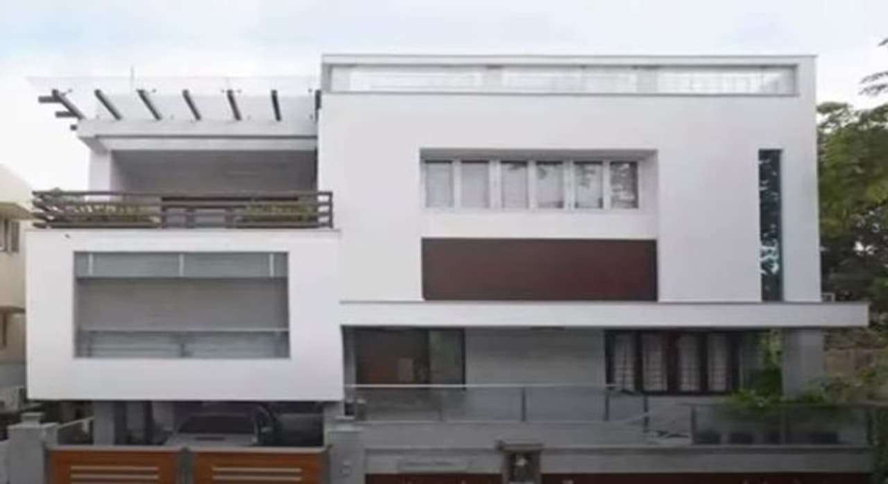 <p>இது தான் யோகி பாபு பார்த்து பார்த்து தனக்காக கட்டியுள்ள வீடு </p> <p>இது தான் யோகி பாபு பார்த்து பார்த்து தனக்காக கட்டியுள்ள வீடு </p>