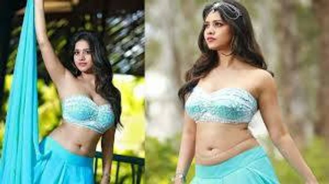 <p style="text align: justify;">గ్లామర్తోనే కాదు, యాక్టింగ్ వైజ్గానూ మెస్మరైజ్ చేస్తూ టాలీవుడ్ ఆడియెన్స్ ని అలరిస్తున్న ఈ భామ తాజాగా మరో క్రేజీ ప్రాజెక్ట్ కి సెలక్ట్ అయ్యిందని తెలుస్తుంది. </p> <p style="text align: justify;">గ్లామర్తోనే కాదు, యాక్టింగ్ వైజ్గానూ మెస్మరైజ్ చేస్తూ టాలీవుడ్ ఆడియెన్స్ ని అలరిస్తున్న ఈ భామ తాజాగా మరో క్రేజీ ప్రాజెక్ట్ కి సెలక్ట్ అయ్యిందని తెలుస్తుంది. </p>