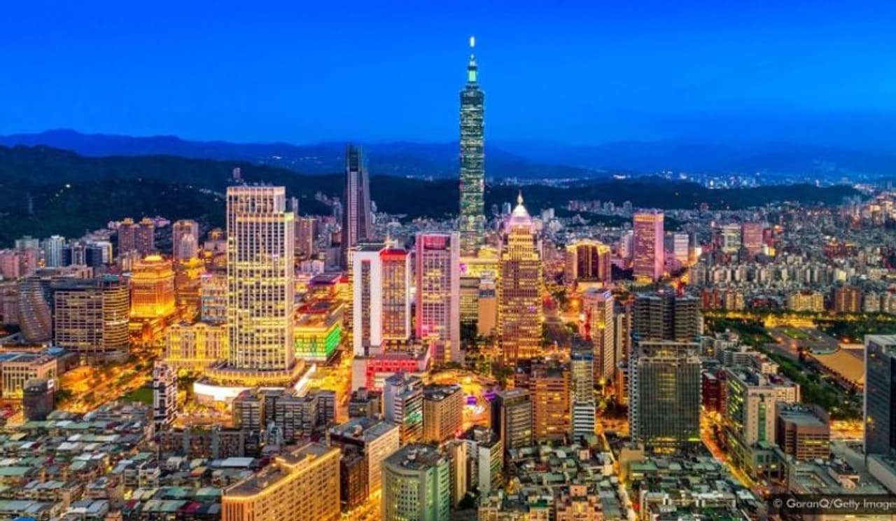 <p>കോഴിയേയും പോത്തിനേയും വെട്ടാന് മാത്രം ഉപയോഗിച്ച് കണ്ടിട്ടുള്ള കശാപ്പുകത്തി ഉപയോഗിച്ച് എങ്ങനെ നമ്മുടെ ശരീരം മസാജ് ചെയ്യുമെന്നത് നിങ്ങളെ അത്ഭുതപ്പെടുത്തിയേക്കാം. തായ്വാന് അതിനുത്തരമുണ്ട്.</p> <p>കോഴിയേയും പോത്തിനേയും വെട്ടാന് മാത്രം ഉപയോഗിച്ച് കണ്ടിട്ടുള്ള കശാപ്പുകത്തി ഉപയോഗിച്ച് എങ്ങനെ നമ്മുടെ ശരീരം മസാജ് ചെയ്യുമെന്നത് നിങ്ങളെ അത്ഭുതപ്പെടുത്തിയേക്കാം. തായ്വാന് അതിനുത്തരമുണ്ട്.</p>